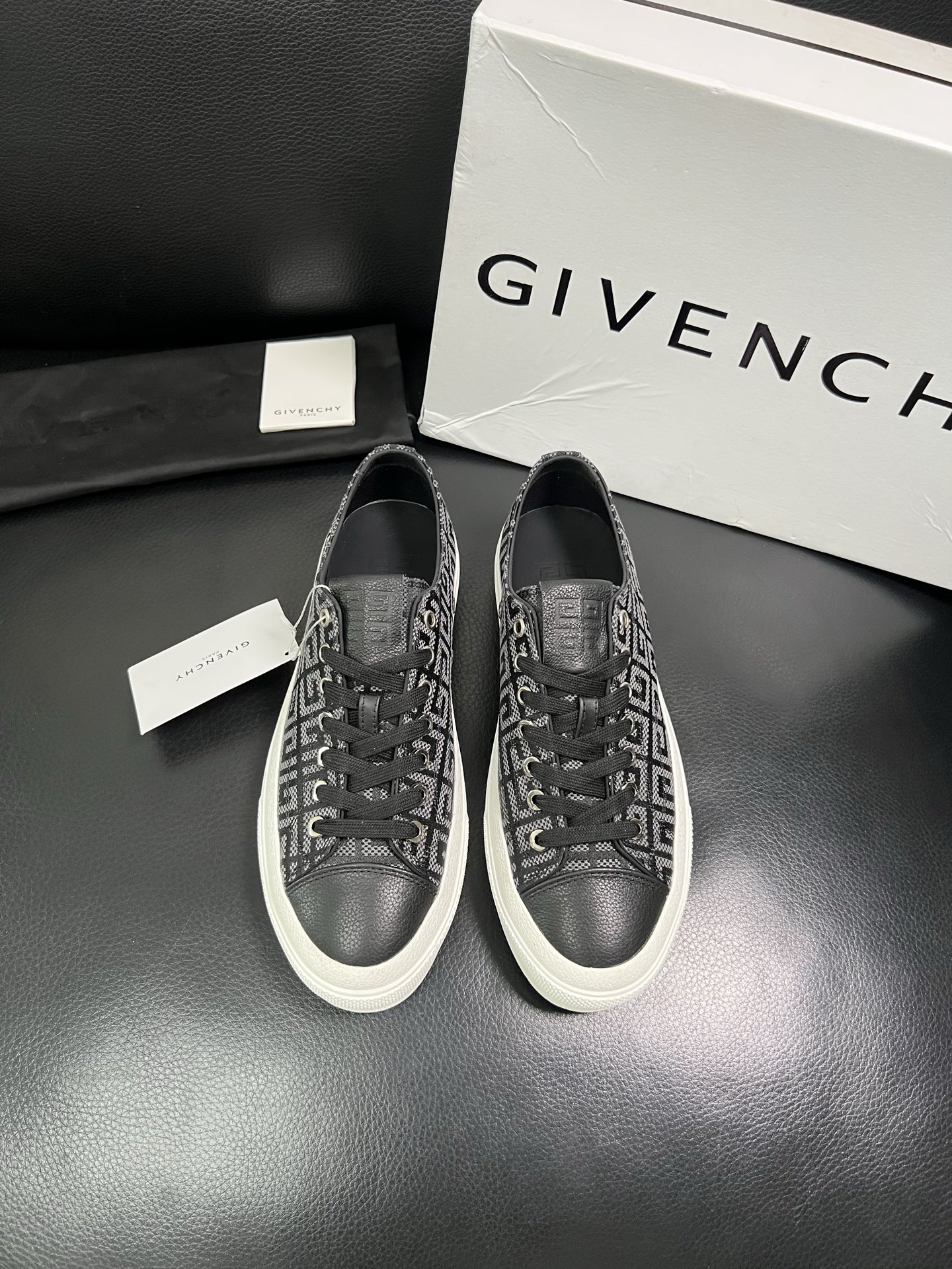 Givenchy 高品质 顶级工艺品 纪梵希 专柜同步原厂配置，意大利进口牛皮搭配网布面料，全鞋配件私模