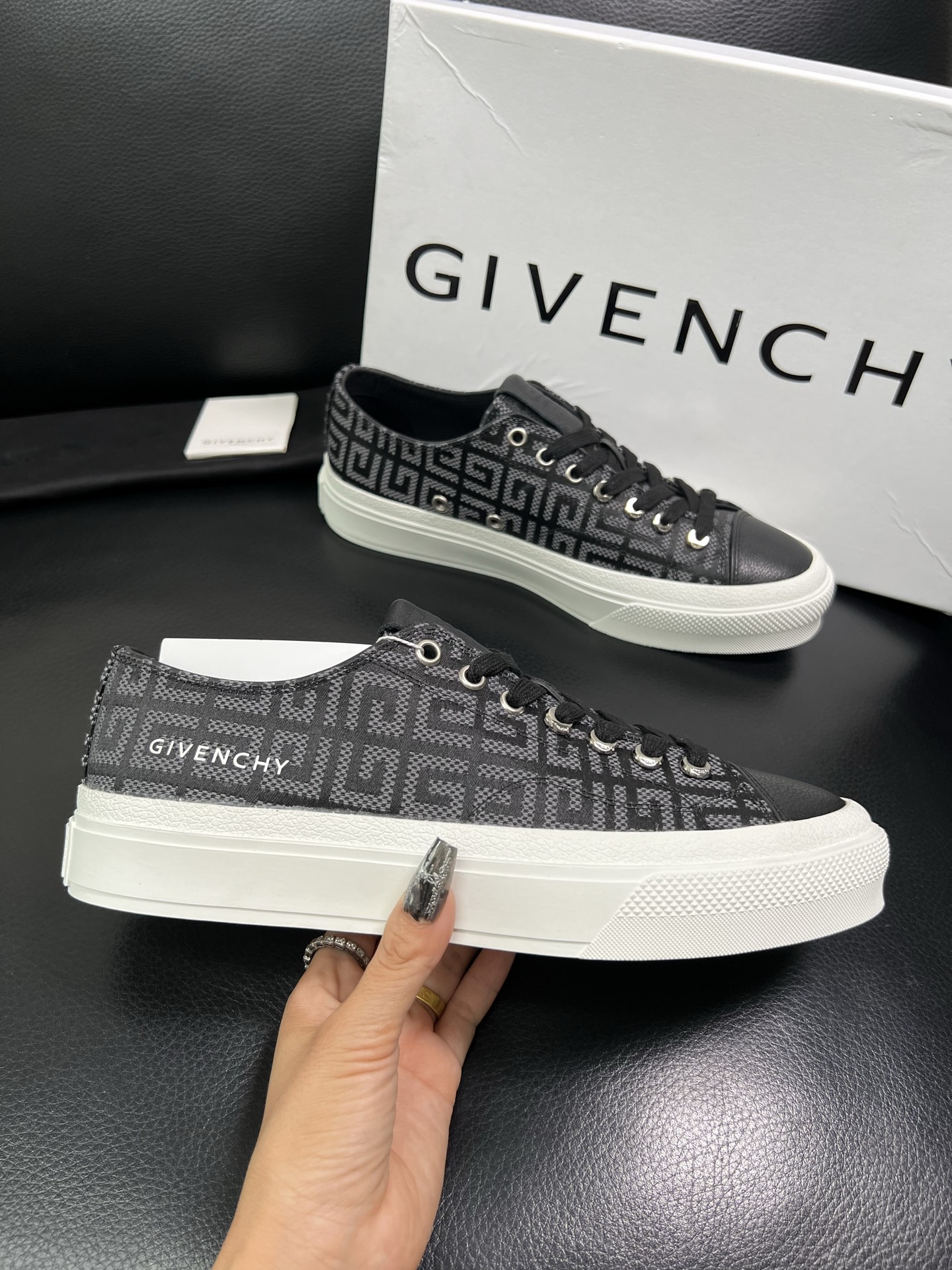 Givenchy 高品质 顶级工艺品 纪梵希 专柜同步原厂配置，意大利进口牛皮搭配网布面料，全鞋配件私模