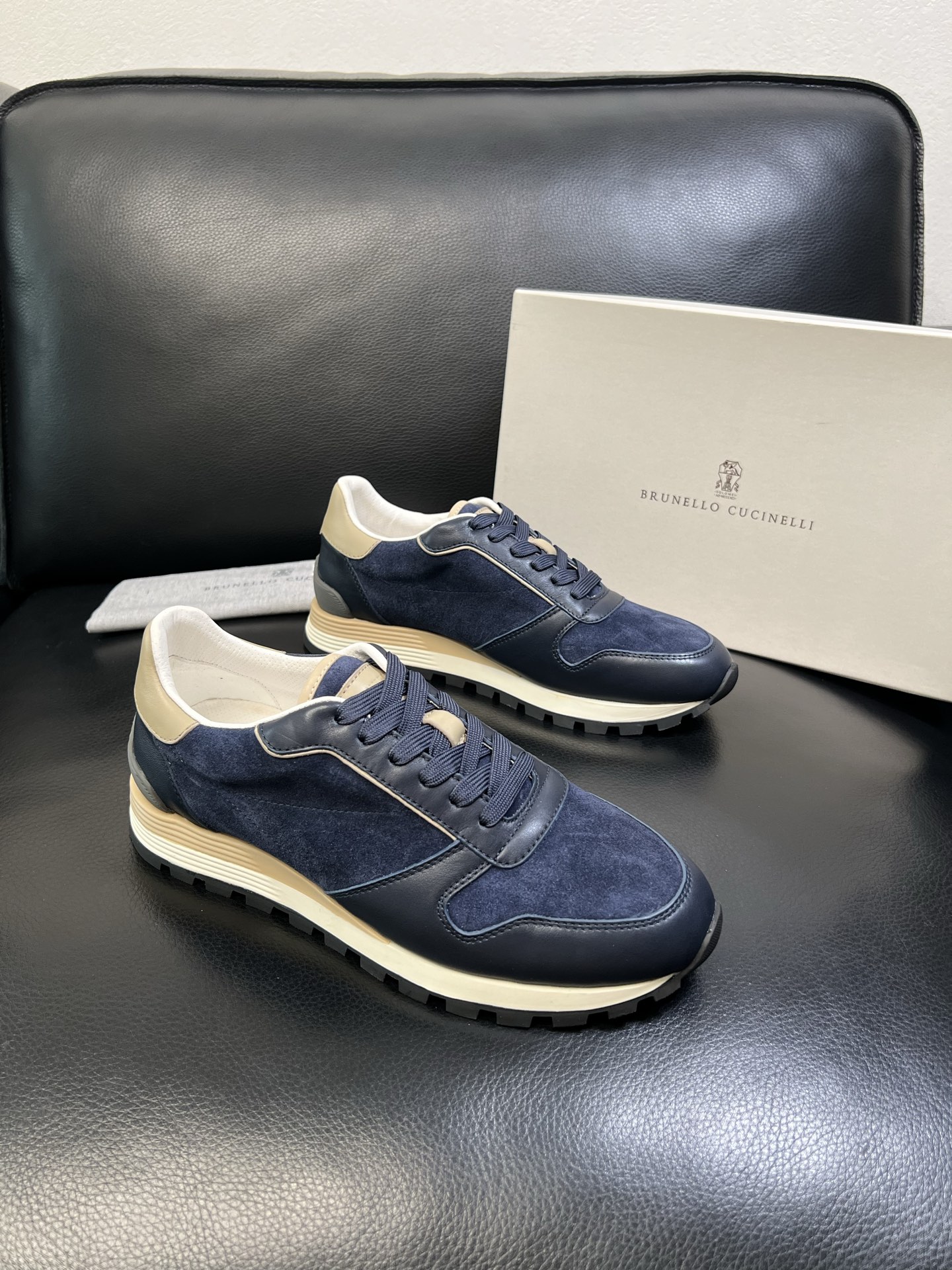 Brunello Cucinelli 高品质 顶级工艺品 BC 专柜同步原厂配置，意大利进口牛皮面料牛内