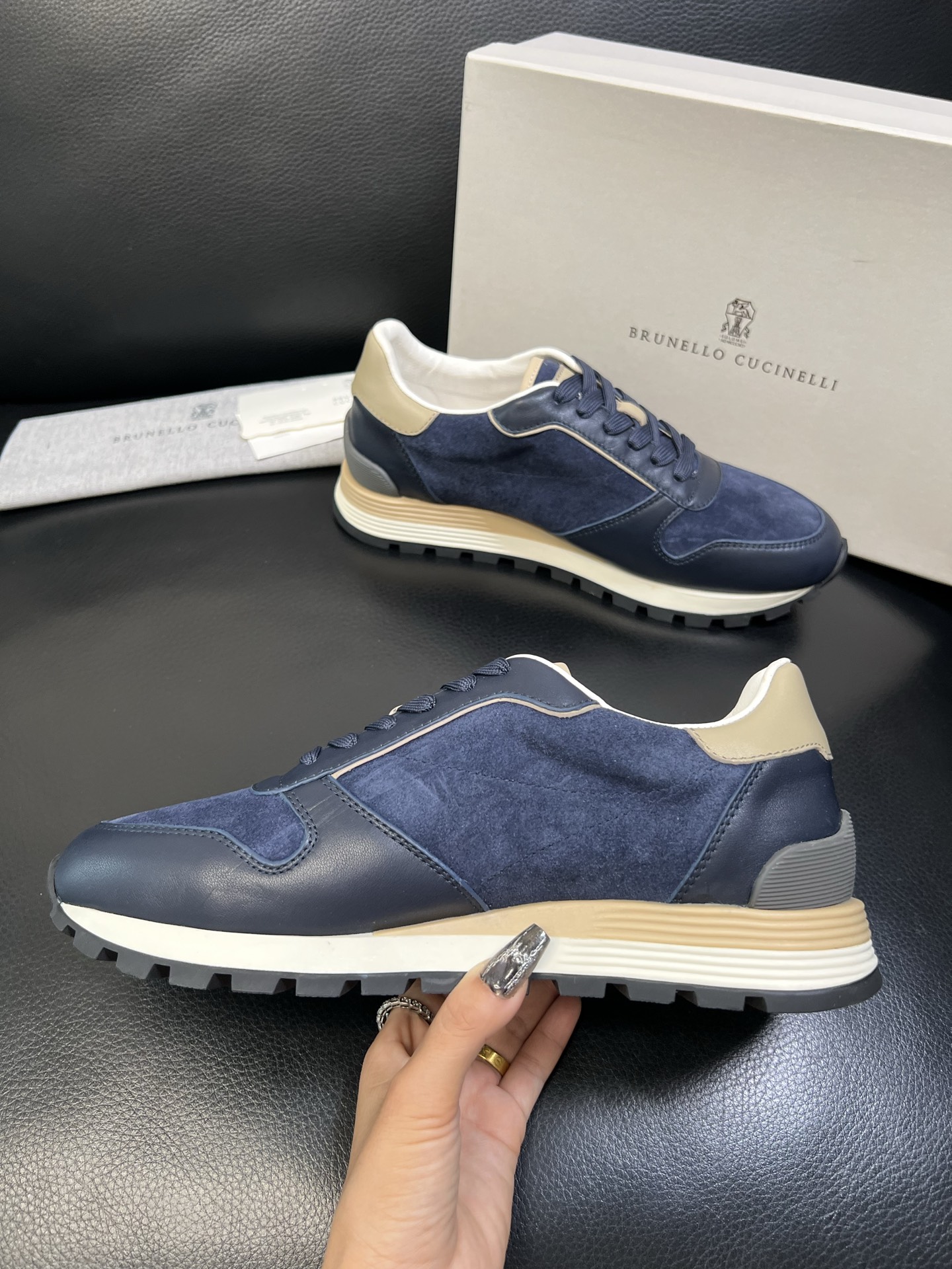 Brunello Cucinelli 高品质 顶级工艺品 BC 专柜同步原厂配置，意大利进口牛皮面料牛内