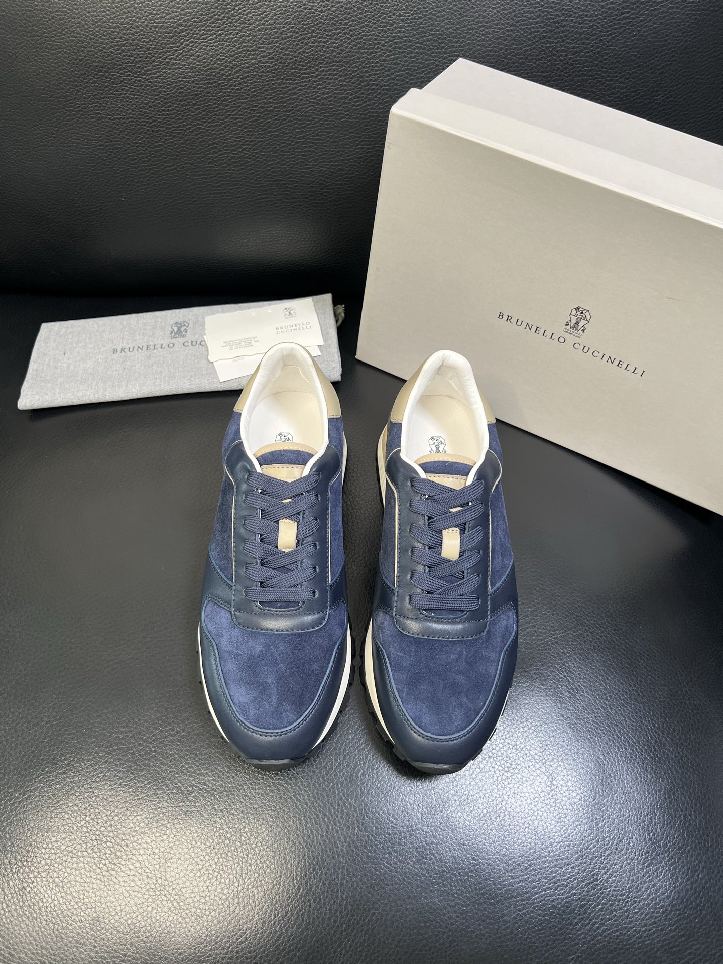 Brunello Cucinelli 高品质 顶级工艺品 BC 专柜同步原厂配置，意大利进口牛皮面料牛内