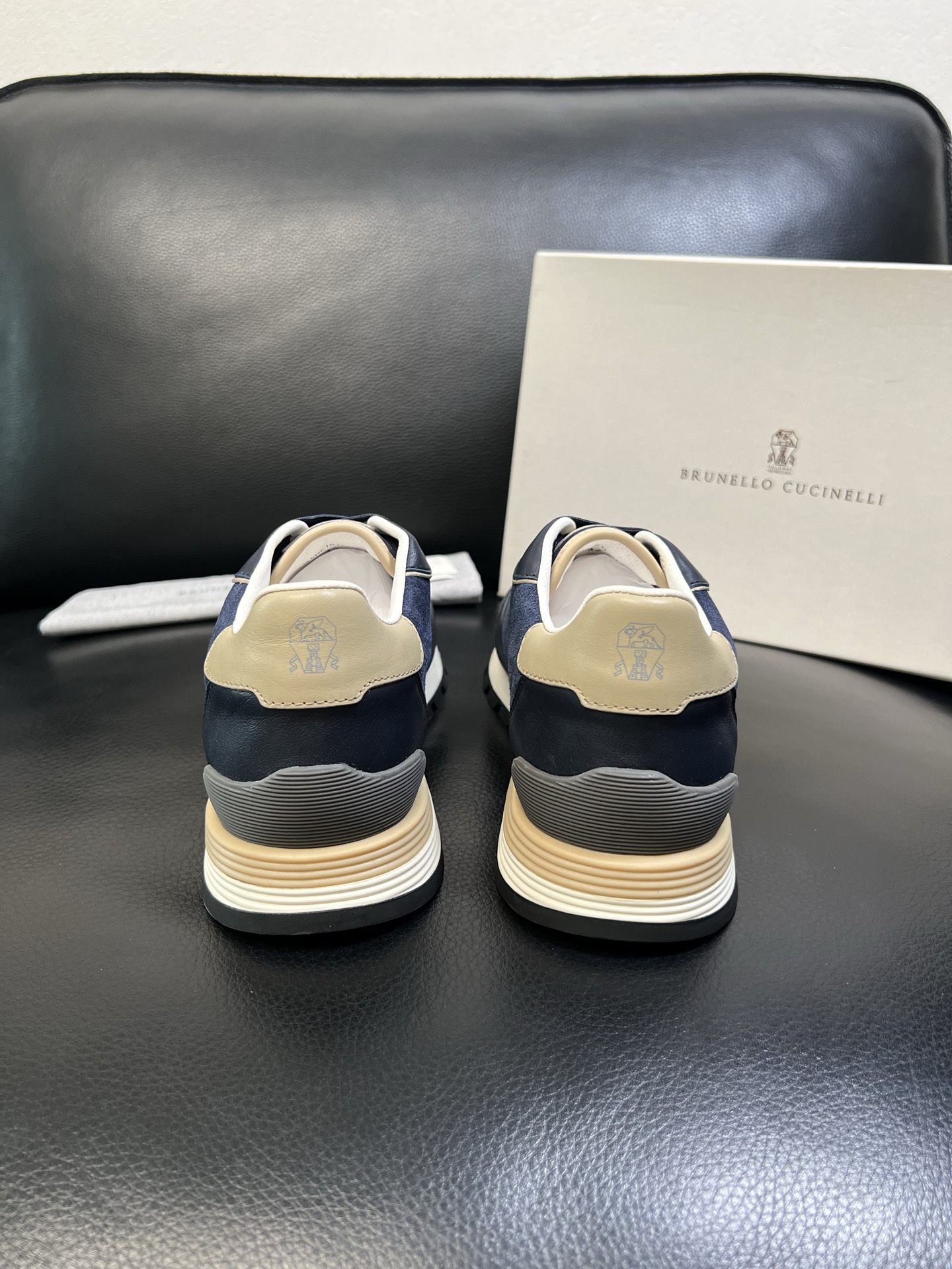 Brunello Cucinelli 高品质 顶级工艺品 BC 专柜同步原厂配置，意大利进口牛皮面料牛内