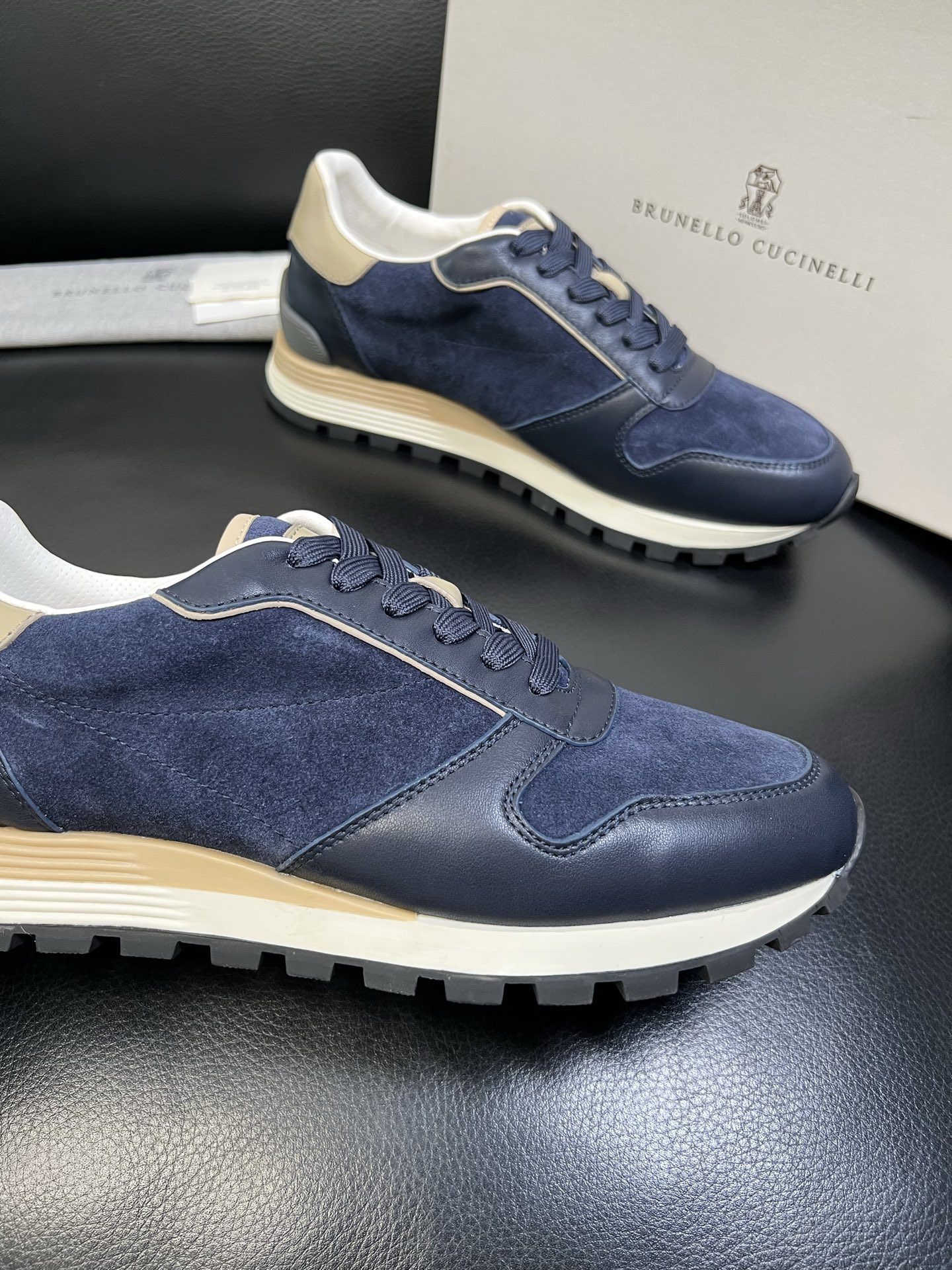 Brunello Cucinelli 高品质 顶级工艺品 BC 专柜同步原厂配置，意大利进口牛皮面料牛内
