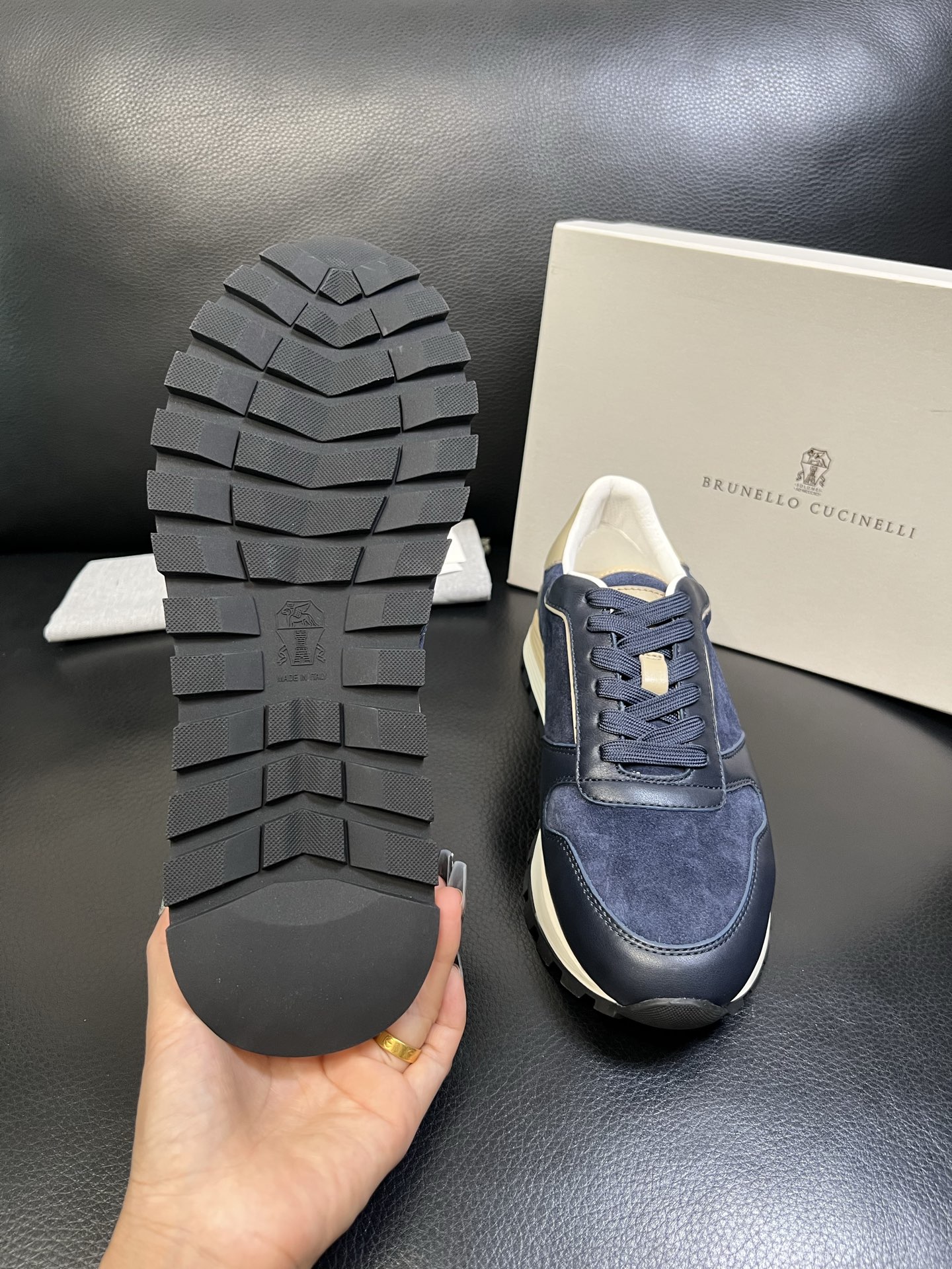 Brunello Cucinelli 高品质 顶级工艺品 BC 专柜同步原厂配置，意大利进口牛皮面料牛内