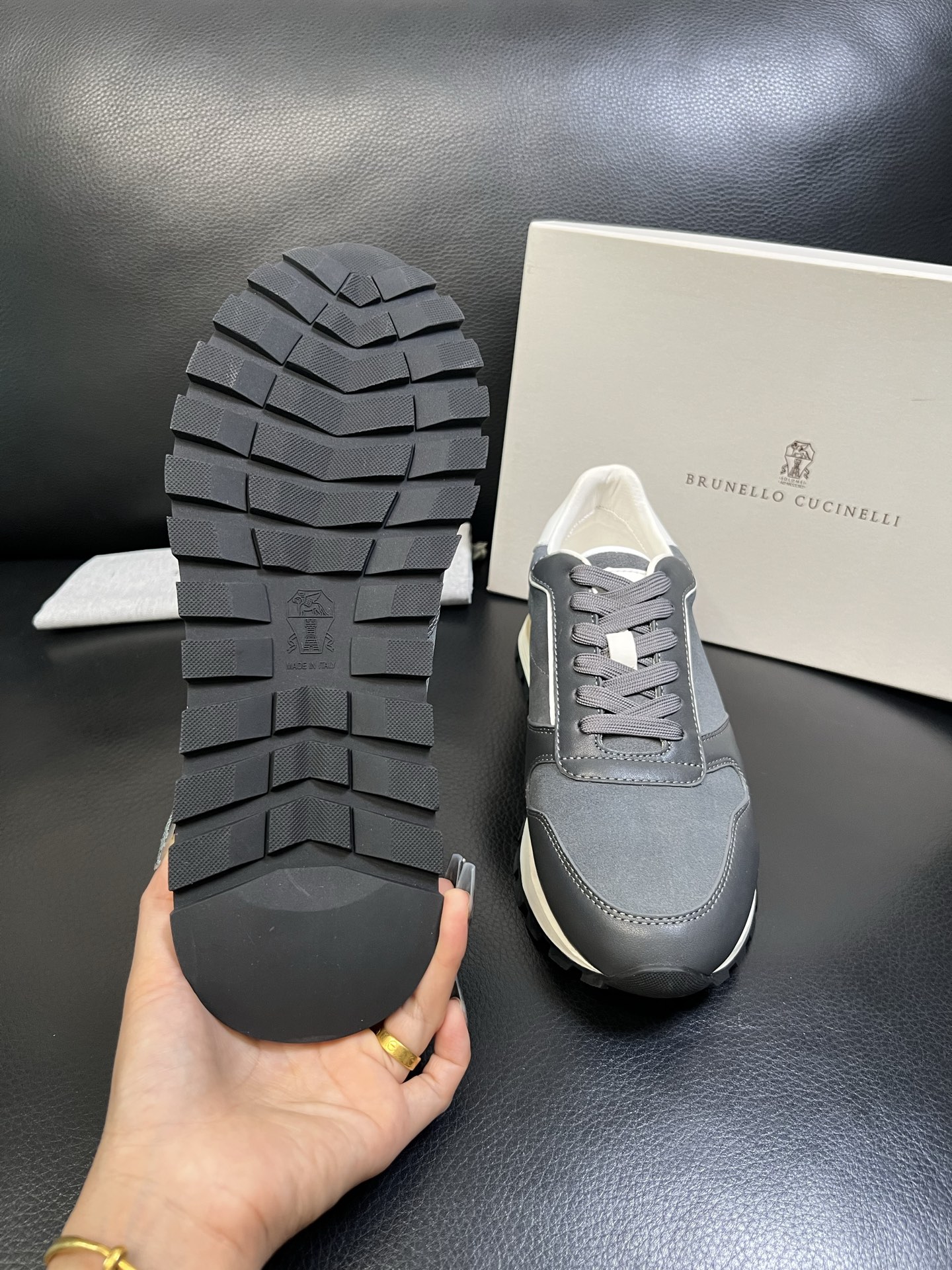 Brunello Cucinelli 高品质 顶级工艺品 BC 专柜同步原厂配置，意大利进口牛皮面料牛内