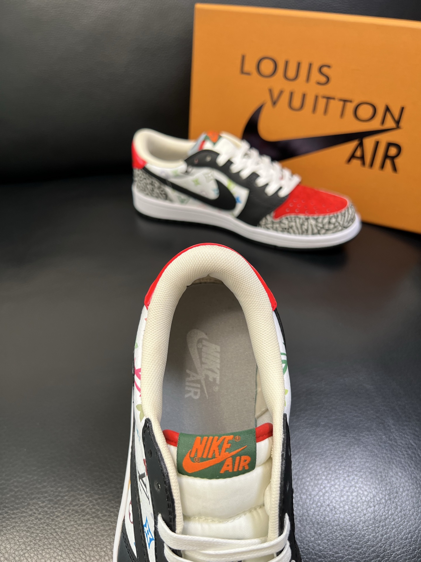 Lv联名nike 高品质 顶级工艺品 路易威登联名，专柜同步，鞋面意大利进口，高品质拼接缤纷色彩复杂工艺