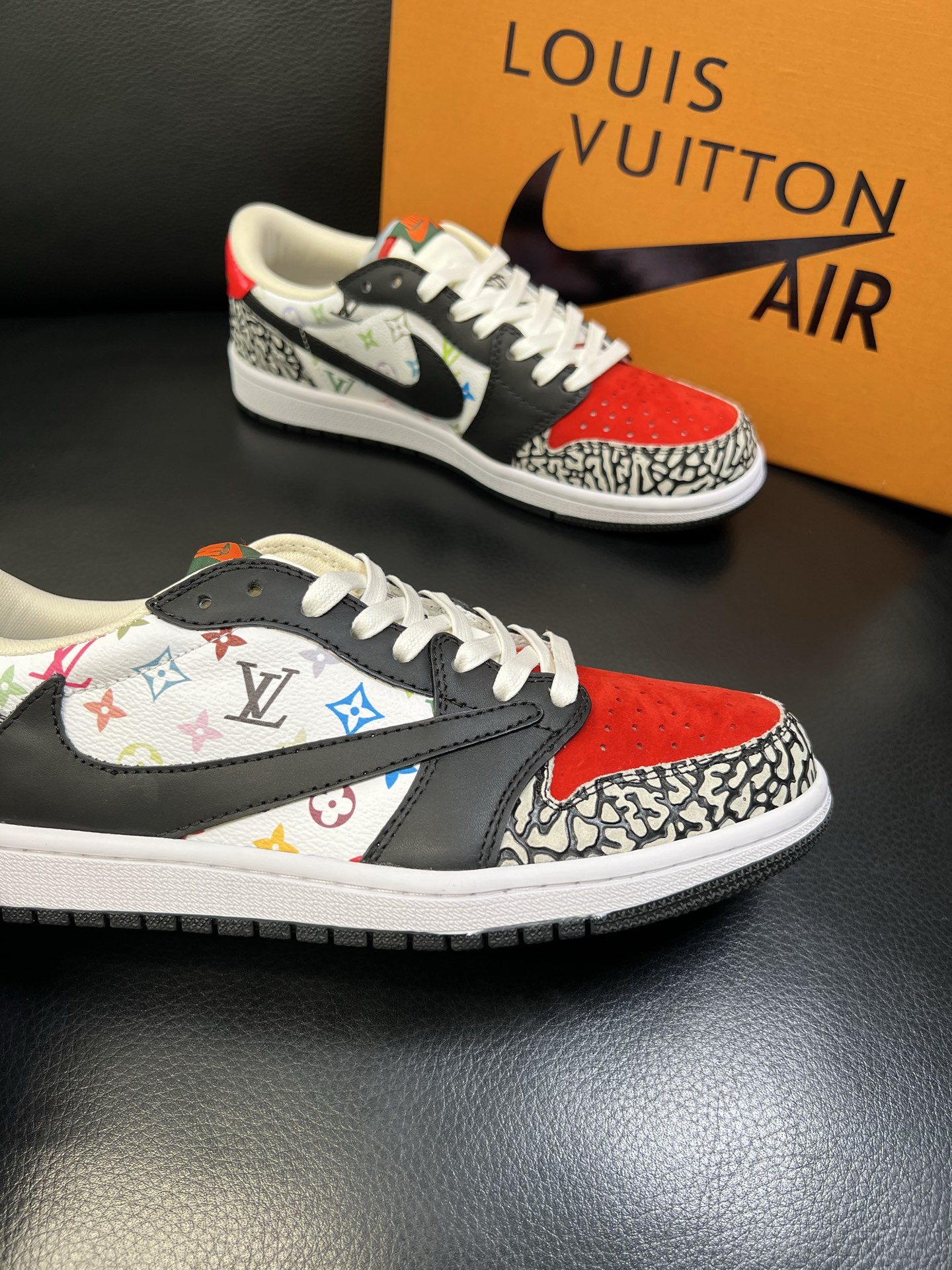 Lv联名nike 高品质 顶级工艺品 路易威登联名，专柜同步，鞋面意大利进口，高品质拼接缤纷色彩复杂工艺