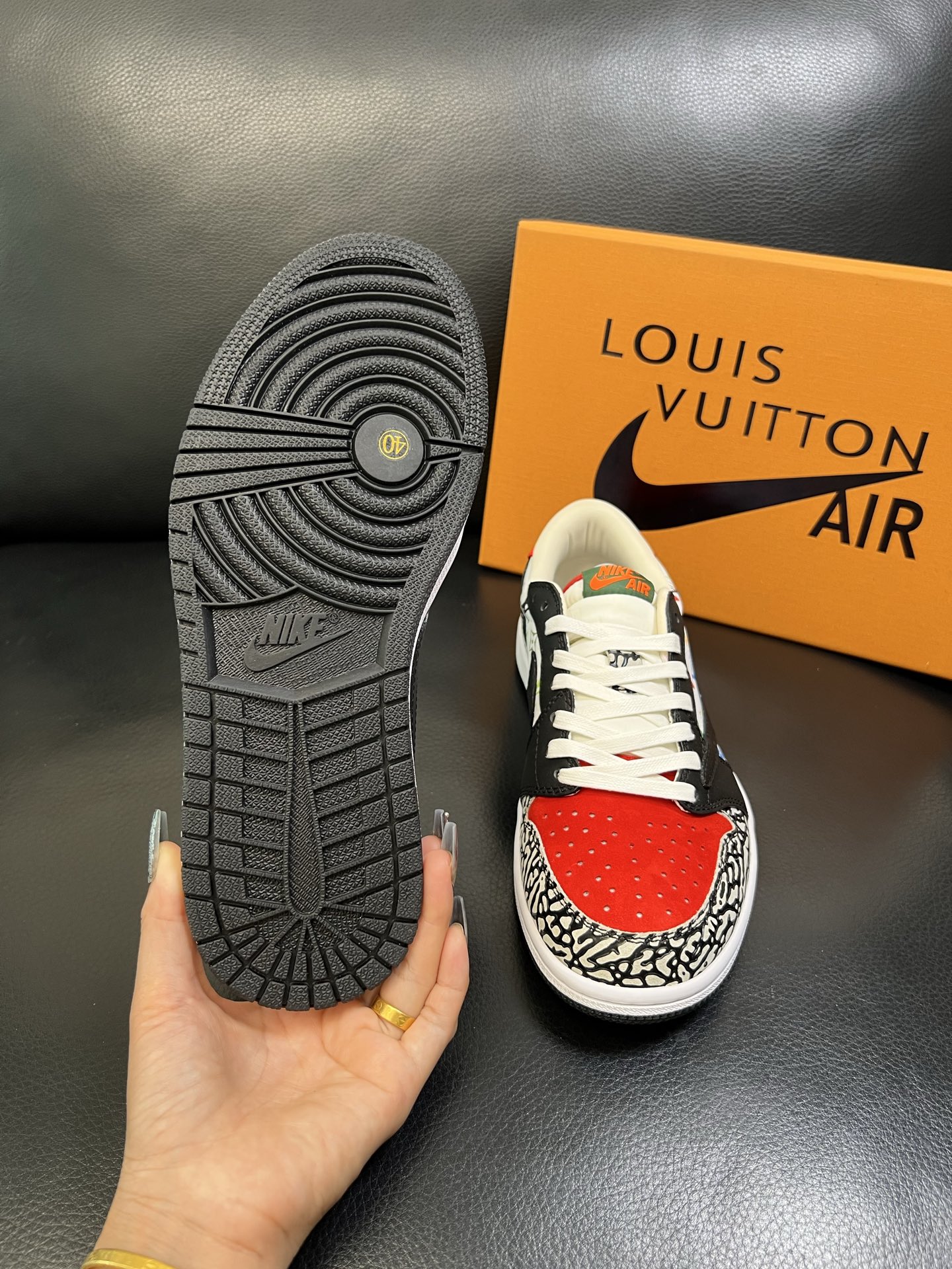 Lv联名nike 高品质 顶级工艺品 路易威登联名，专柜同步，鞋面意大利进口，高品质拼接缤纷色彩复杂工艺
