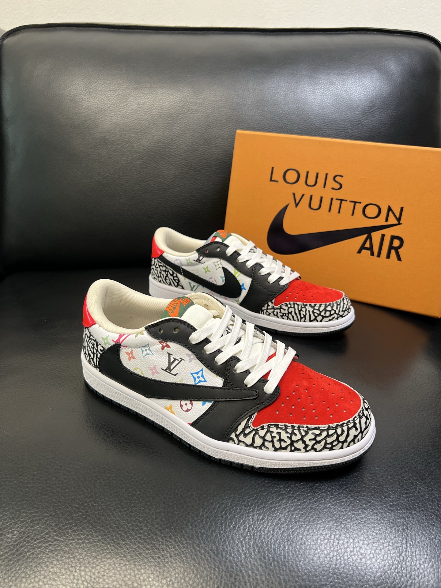 Lv联名nike 高品质 顶级工艺品 路易威登联名，专柜同步，鞋面意大利进口，高品质拼接缤纷色彩复杂工艺