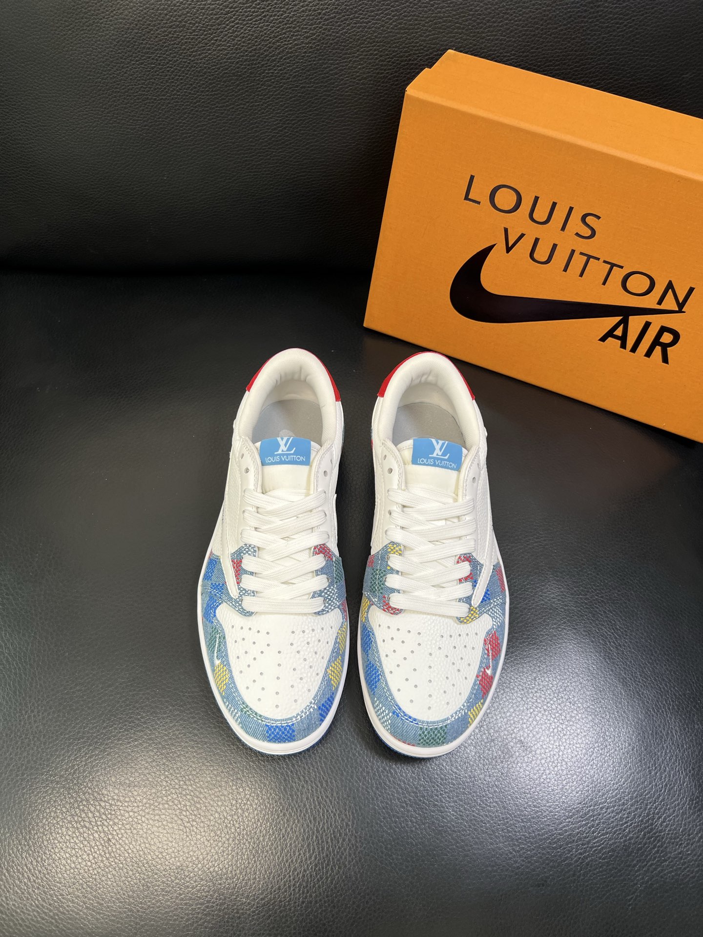 Lv联名nike 高品质 顶级工艺品 路易威登联名，专柜同步，鞋面意大利进口，高品质拼接缤纷色彩复杂工艺