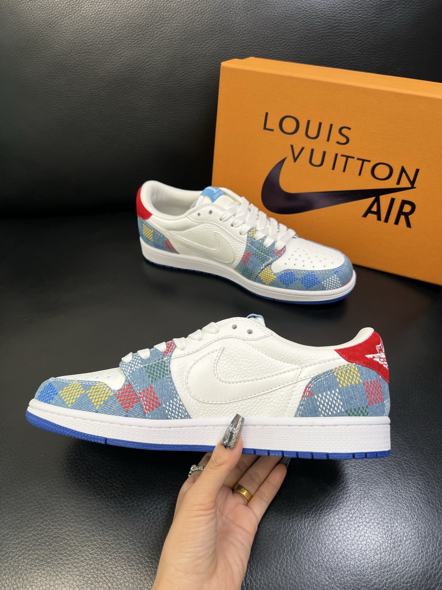 Lv联名nike 高品质 顶级工艺品 路易威登联名，专柜同步，鞋面意大利进口，高品质拼接缤纷色彩复杂工艺