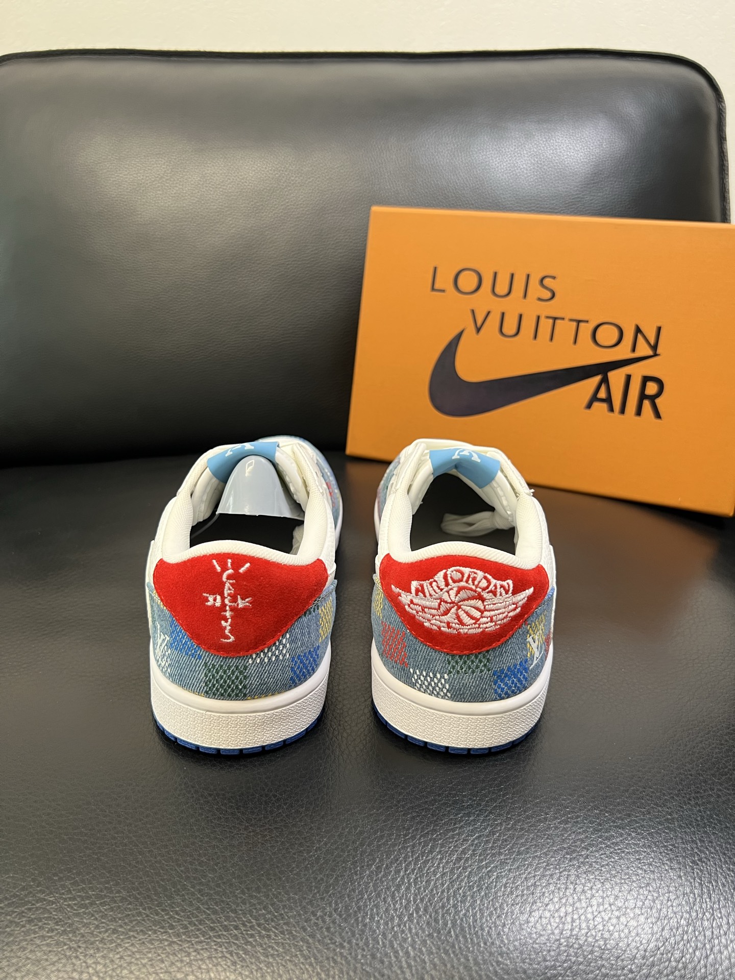 Lv联名nike 高品质 顶级工艺品 路易威登联名，专柜同步，鞋面意大利进口，高品质拼接缤纷色彩复杂工艺
