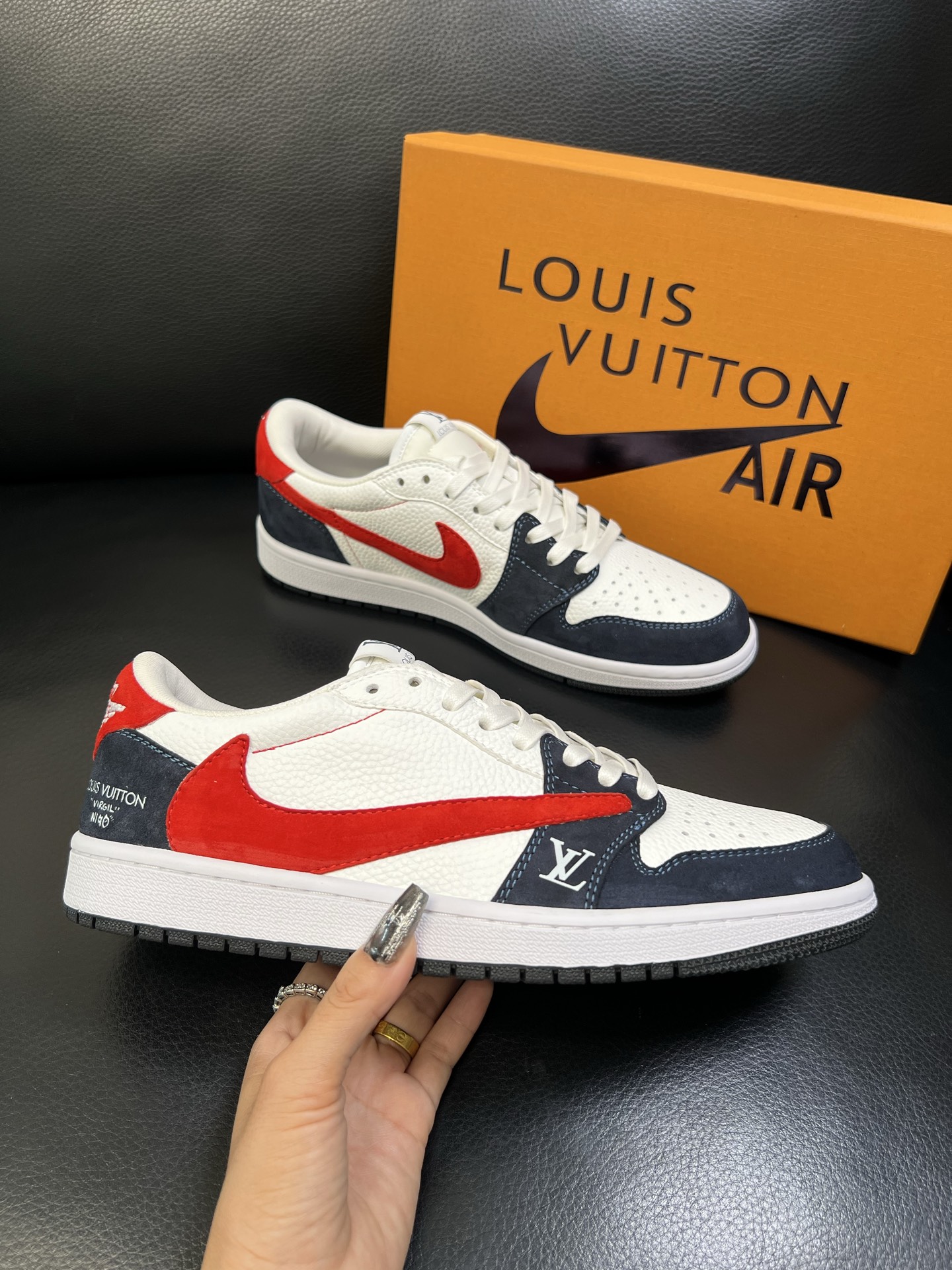 Lv联名nike 高品质 顶级工艺品 路易威登联名，专柜同步，鞋面意大利进口，高品质拼接缤纷色彩复杂工艺