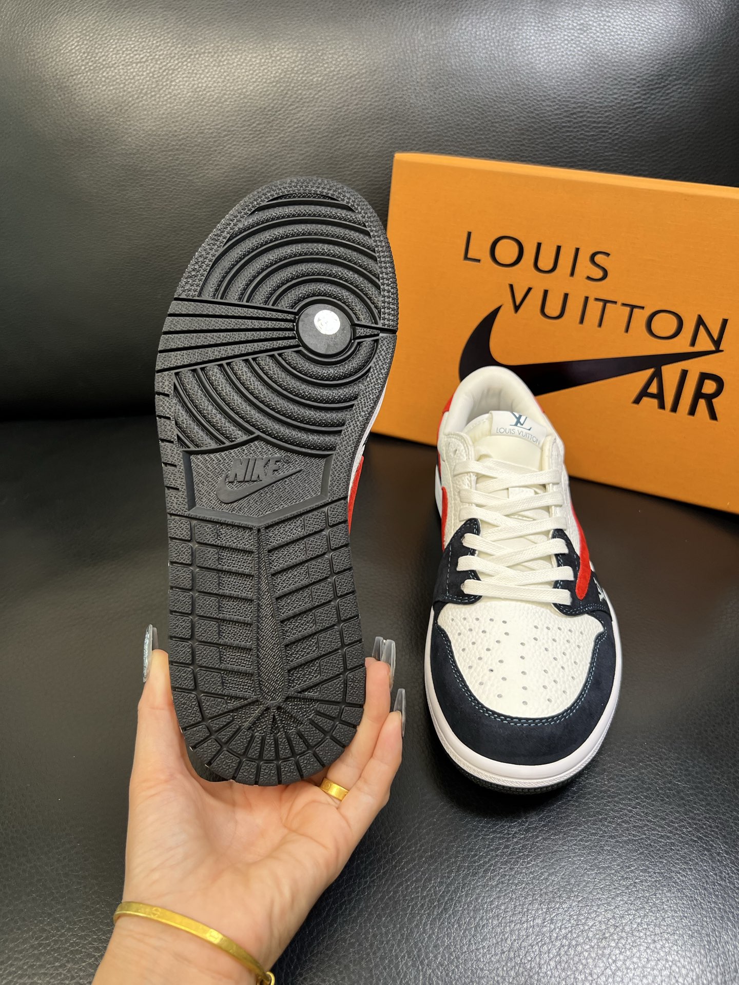 Lv联名nike 高品质 顶级工艺品 路易威登联名，专柜同步，鞋面意大利进口，高品质拼接缤纷色彩复杂工艺