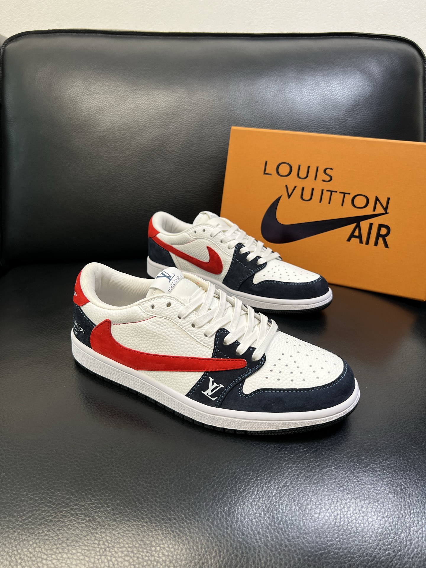 Lv联名nike 高品质 顶级工艺品 路易威登联名，专柜同步，鞋面意大利进口，高品质拼接缤纷色彩复杂工艺