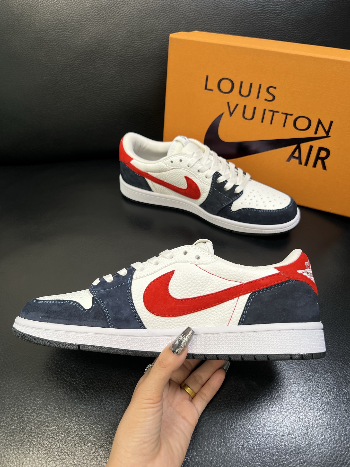 Lv联名nike 高品质 顶级工艺品 路易威登联名，专柜同步，鞋面意大利进口，高品质拼接缤纷色彩复杂工艺