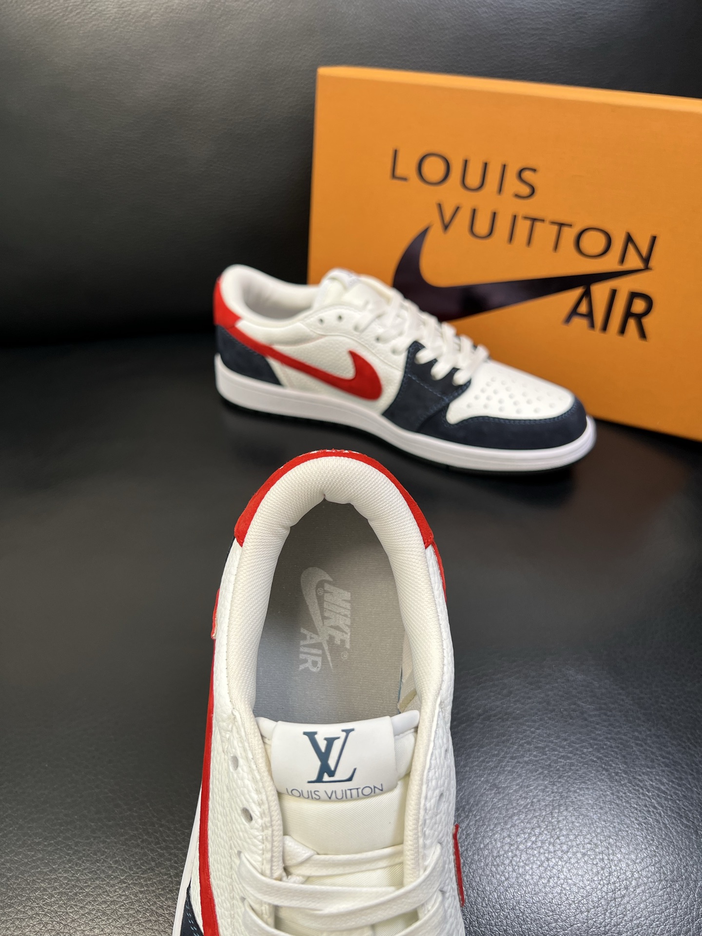 Lv联名nike 高品质 顶级工艺品 路易威登联名，专柜同步，鞋面意大利进口，高品质拼接缤纷色彩复杂工艺