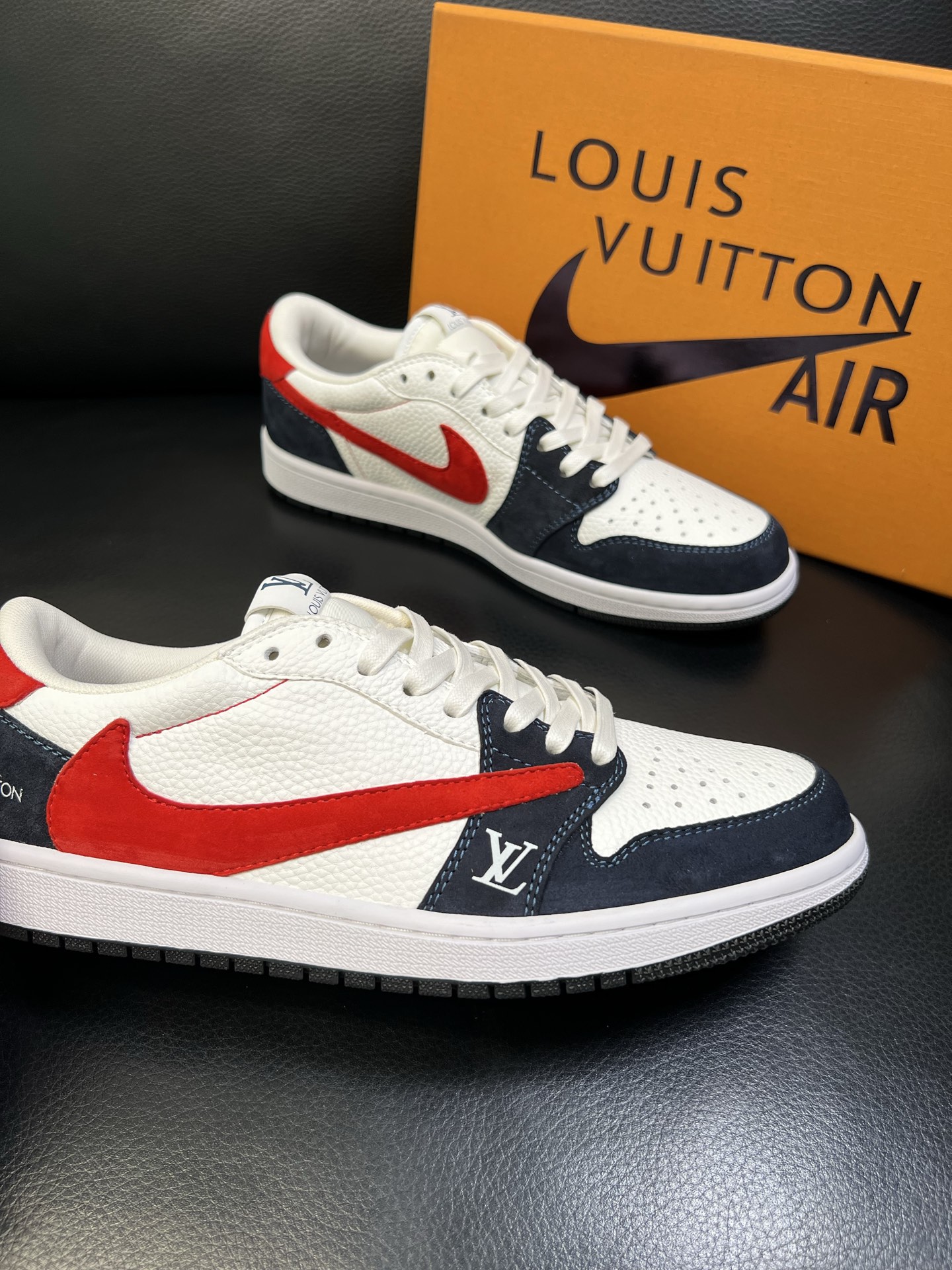 Lv联名nike 高品质 顶级工艺品 路易威登联名，专柜同步，鞋面意大利进口，高品质拼接缤纷色彩复杂工艺