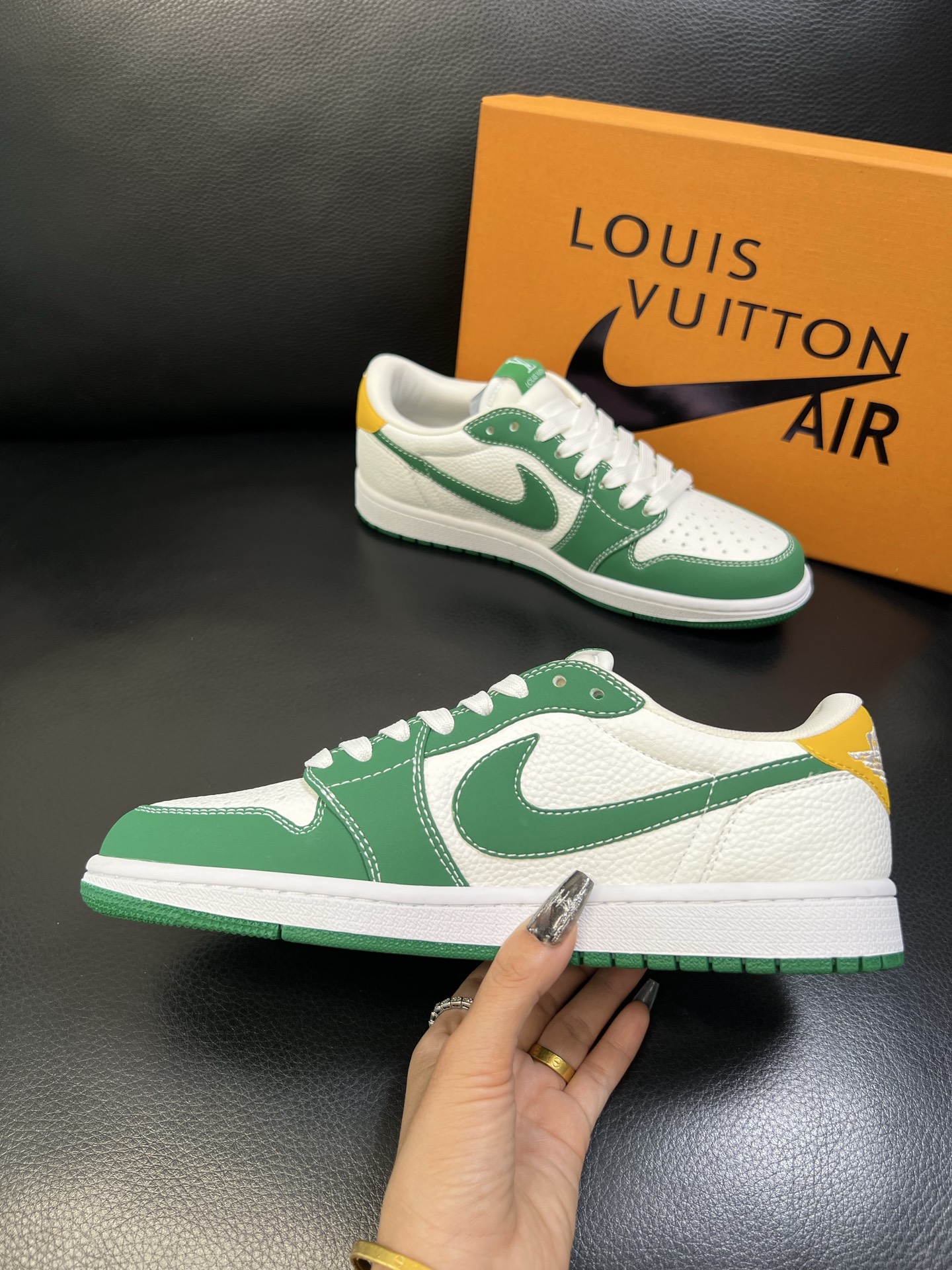 Lv联名nike 高品质 顶级工艺品 路易威登联名，专柜同步，鞋面意大利进口，高品质拼接缤纷色彩复杂工艺