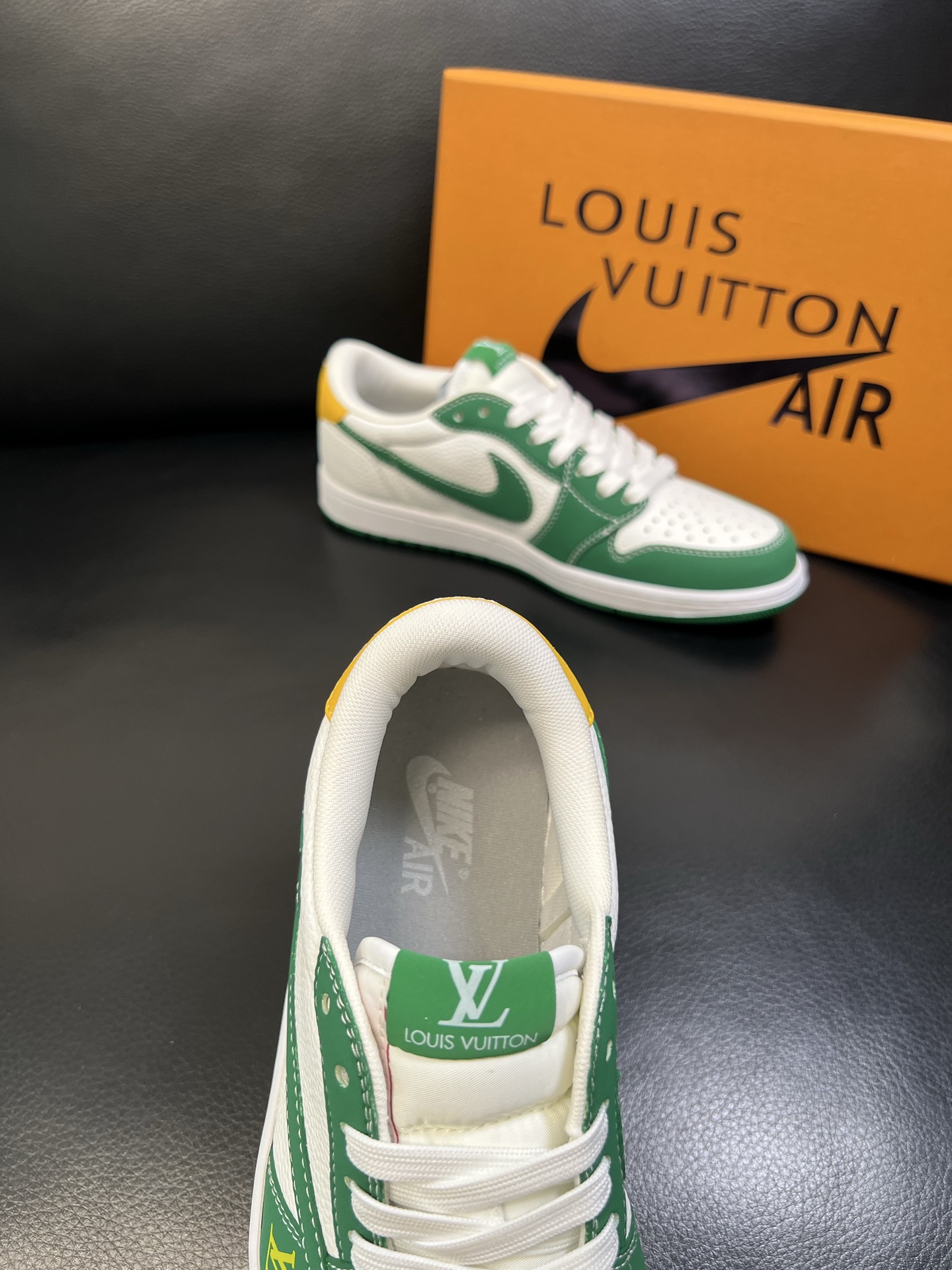 Lv联名nike 高品质 顶级工艺品 路易威登联名，专柜同步，鞋面意大利进口，高品质拼接缤纷色彩复杂工艺