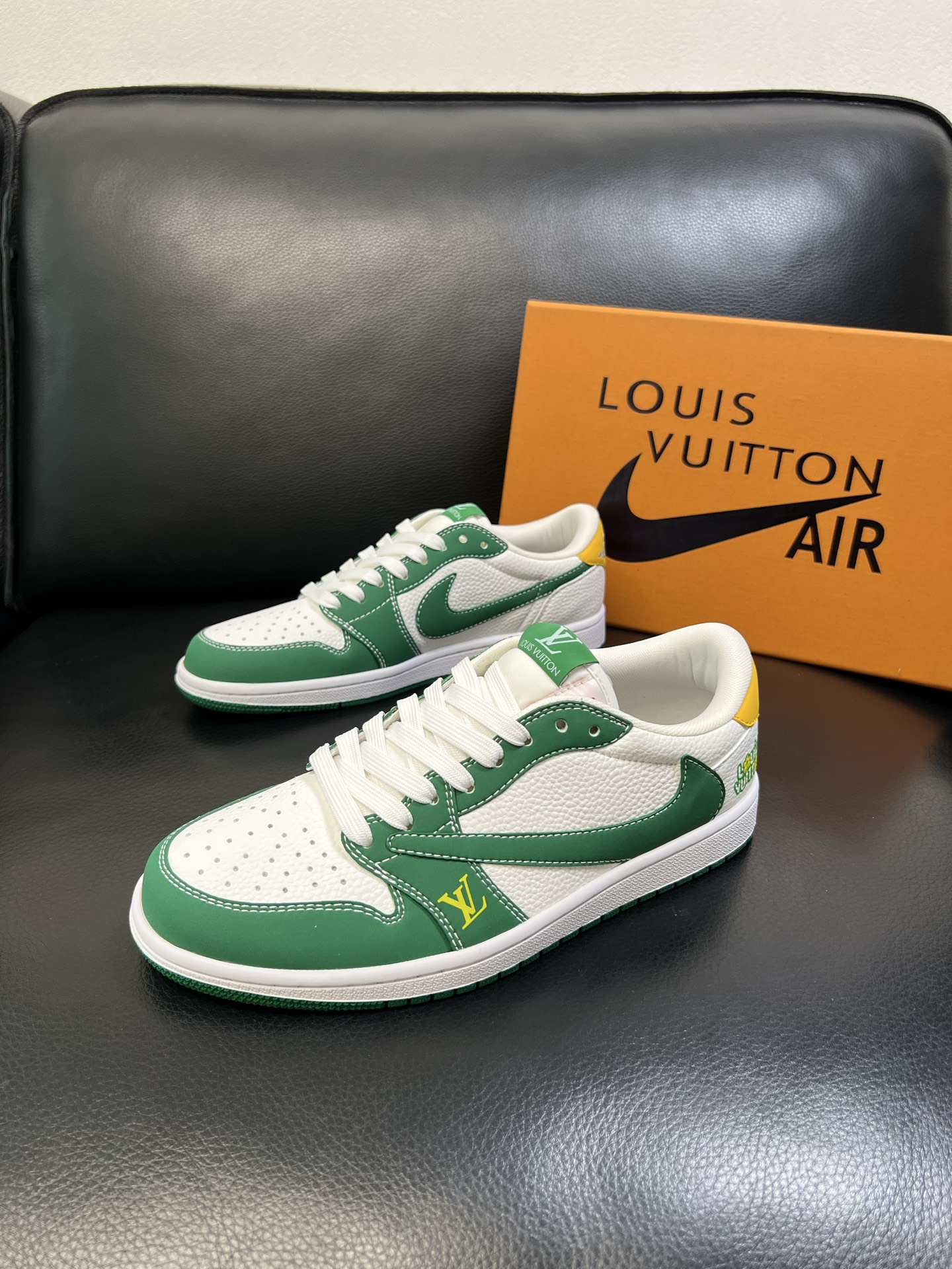 Lv联名nike 高品质 顶级工艺品 路易威登联名，专柜同步，鞋面意大利进口，高品质拼接缤纷色彩复杂工艺