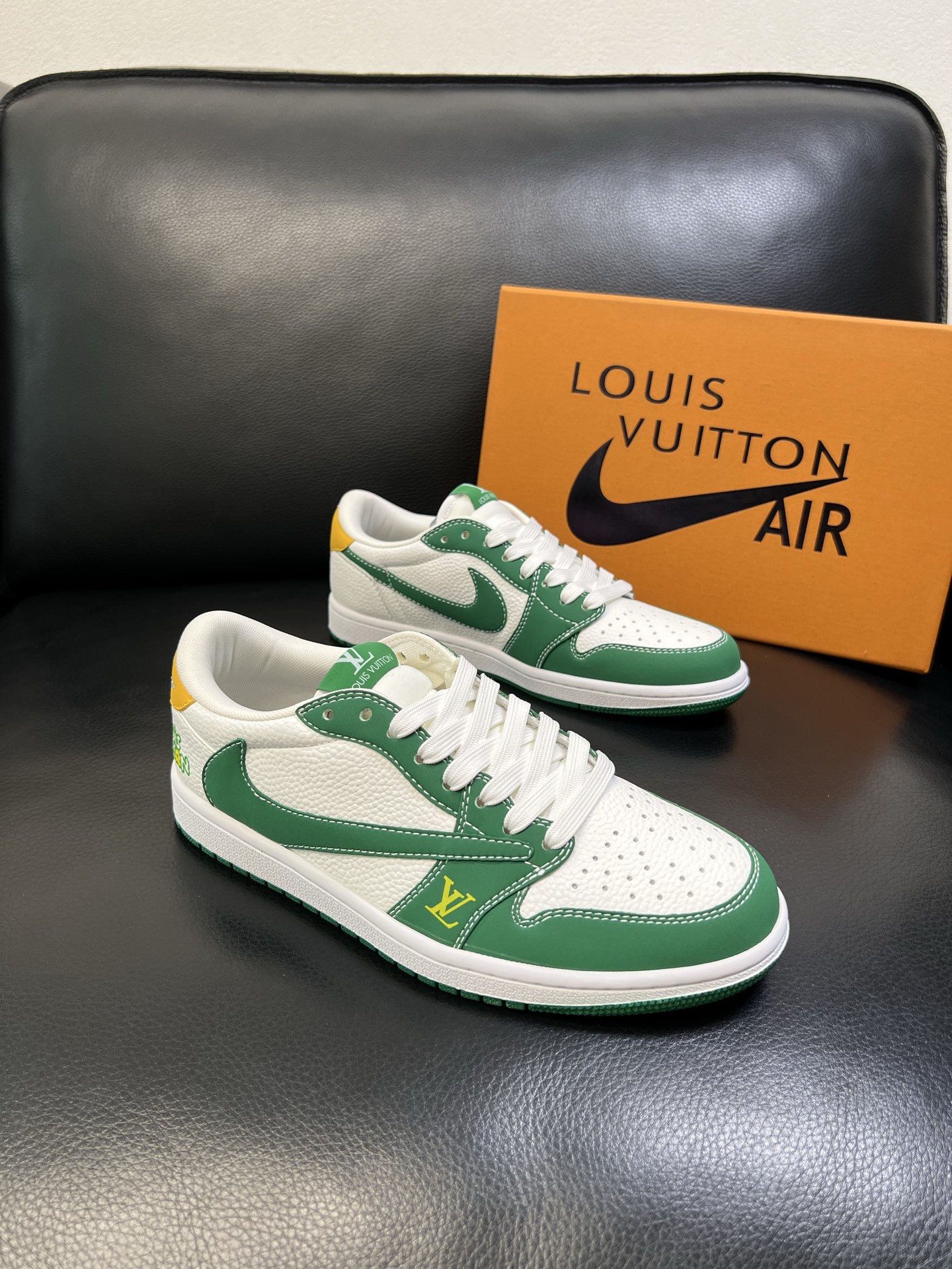 Lv联名nike 高品质 顶级工艺品 路易威登联名，专柜同步，鞋面意大利进口，高品质拼接缤纷色彩复杂工艺