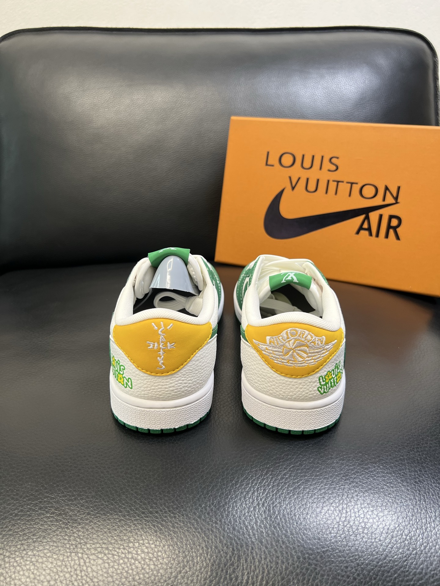 Lv联名nike 高品质 顶级工艺品 路易威登联名，专柜同步，鞋面意大利进口，高品质拼接缤纷色彩复杂工艺