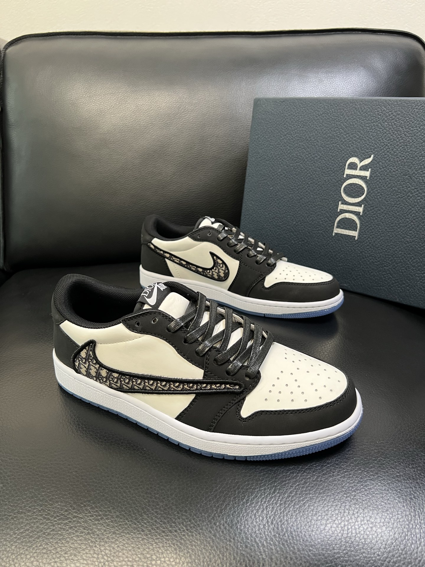 Dior X nike顶级工艺品 迪奥 专柜同步 原厂配置，意大利进口原版牛皮面料，透气舒适进口水染牛里