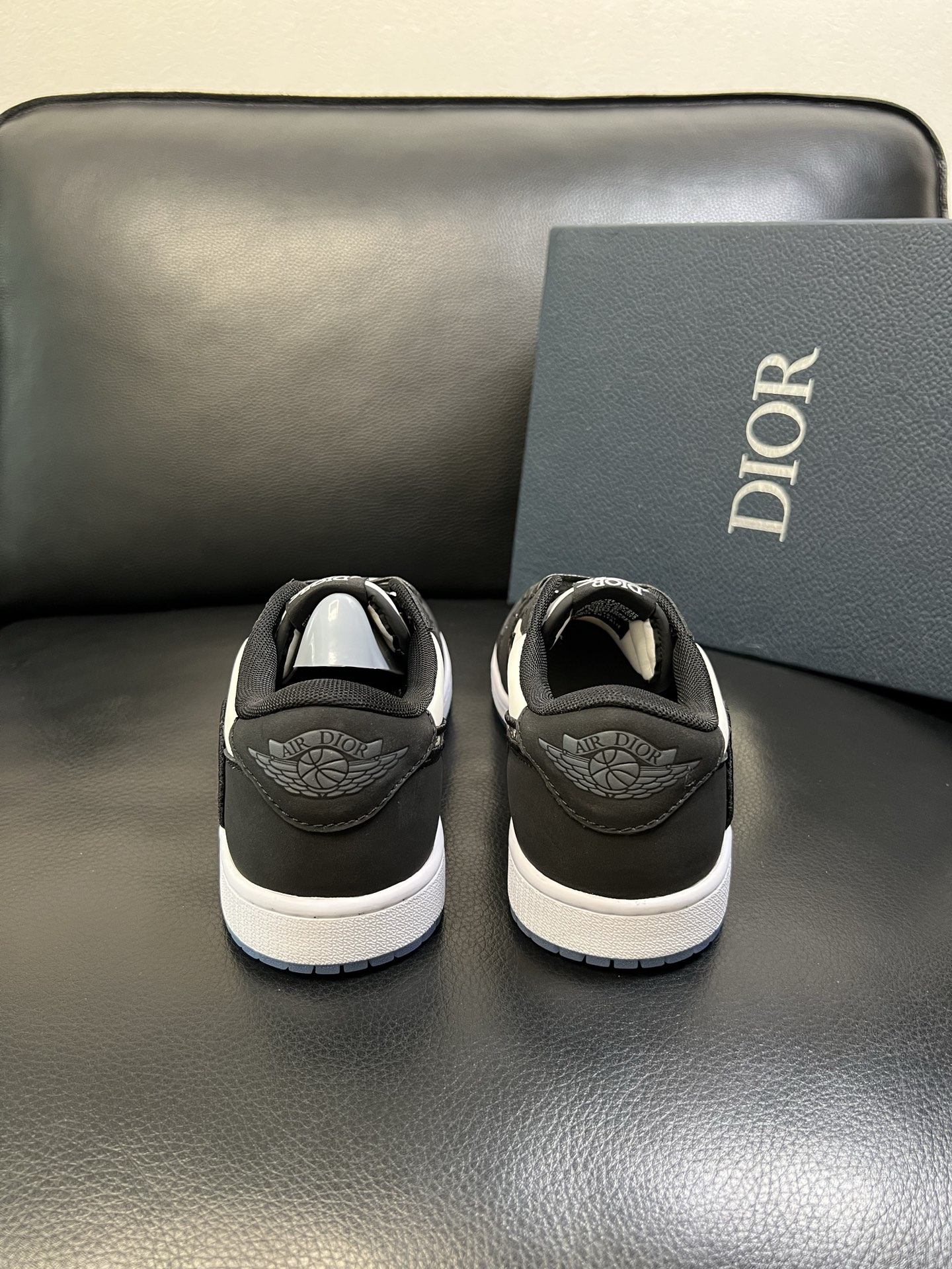 Dior X nike顶级工艺品 迪奥 专柜同步 原厂配置，意大利进口原版牛皮面料，透气舒适进口水染牛里