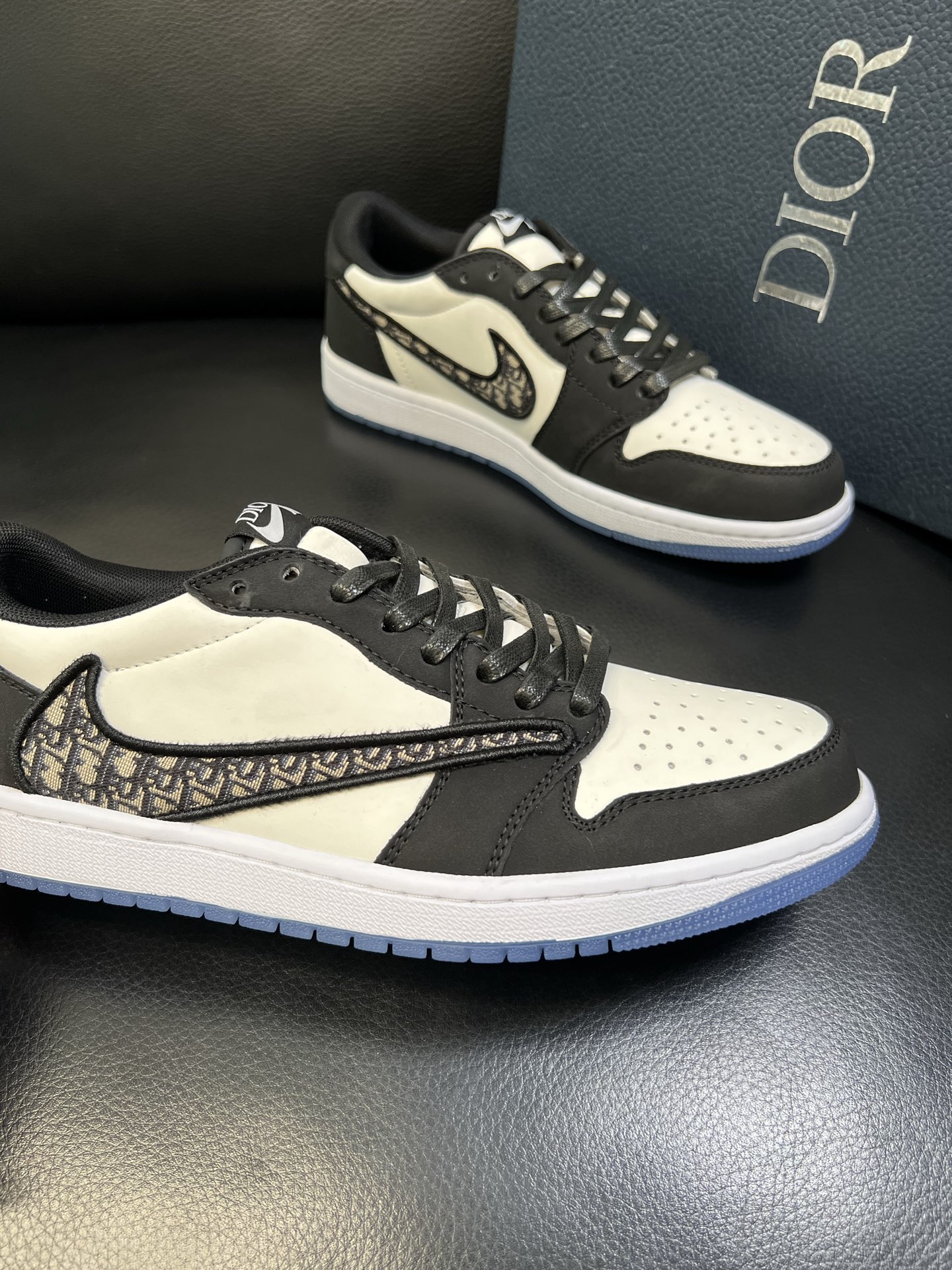 Dior X nike顶级工艺品 迪奥 专柜同步 原厂配置，意大利进口原版牛皮面料，透气舒适进口水染牛里
