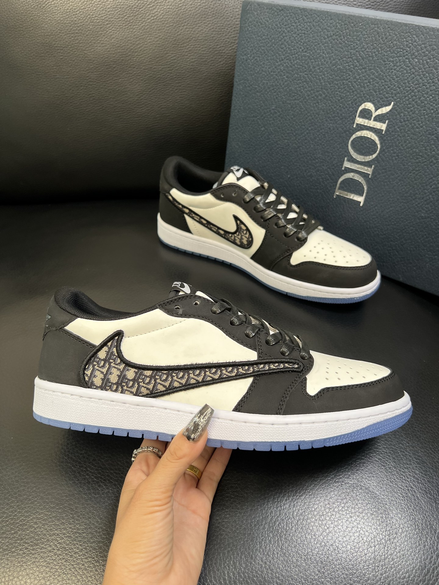 Dior X nike顶级工艺品 迪奥 专柜同步 原厂配置，意大利进口原版牛皮面料，透气舒适进口水染牛里