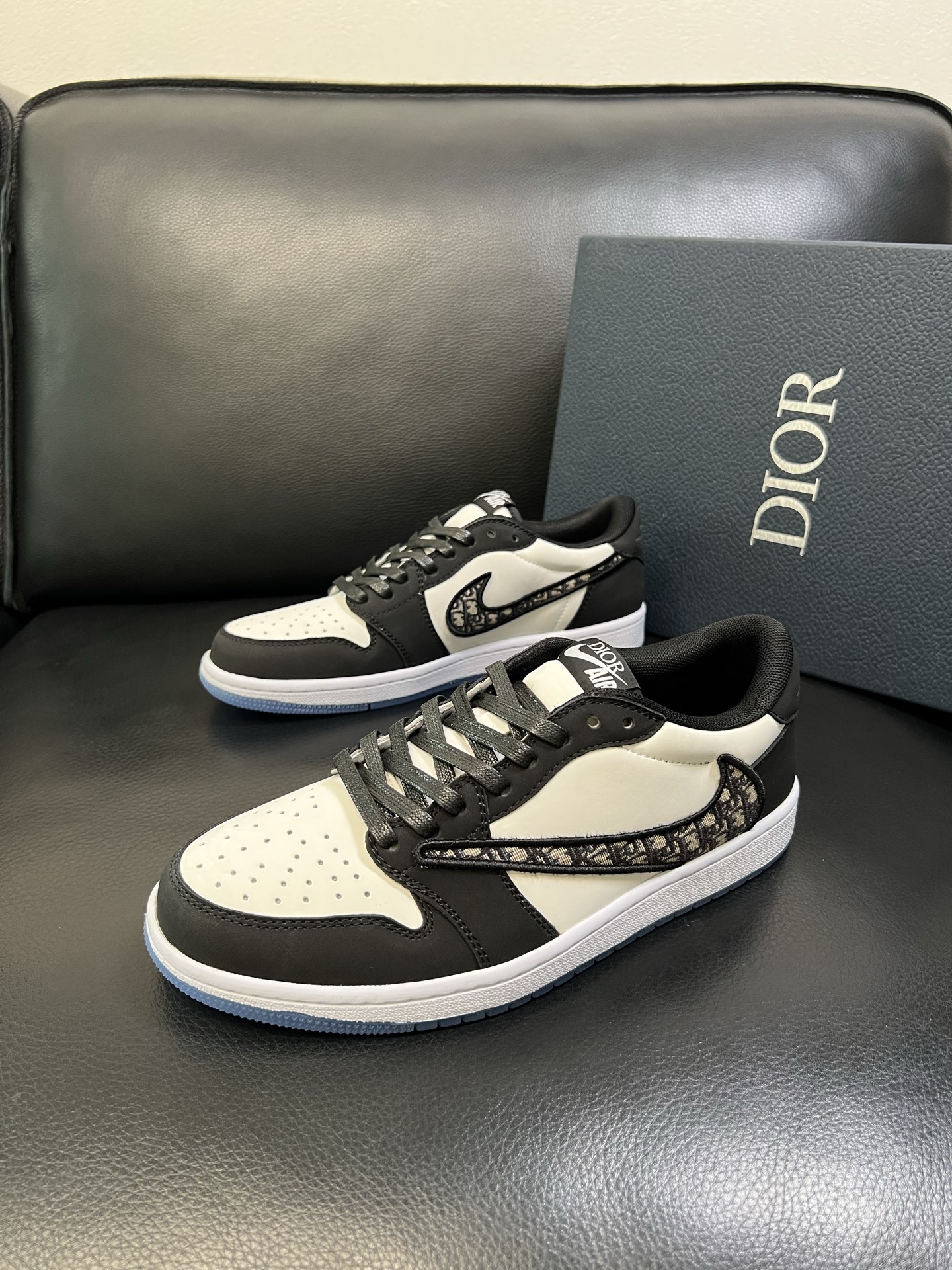 Dior X nike顶级工艺品 迪奥 专柜同步 原厂配置，意大利进口原版牛皮面料，透气舒适进口水染牛里