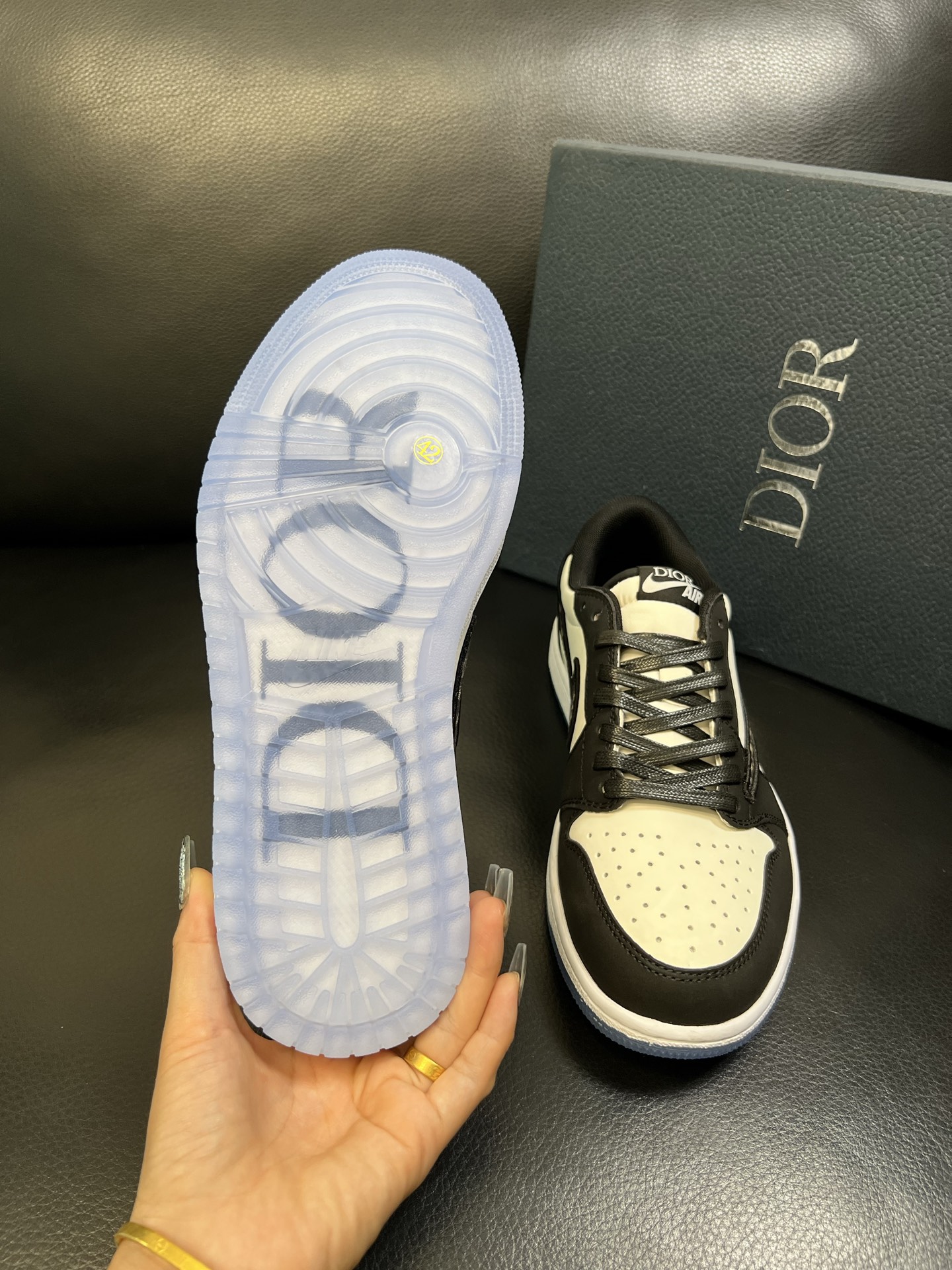 Dior X nike顶级工艺品 迪奥 专柜同步 原厂配置，意大利进口原版牛皮面料，透气舒适进口水染牛里