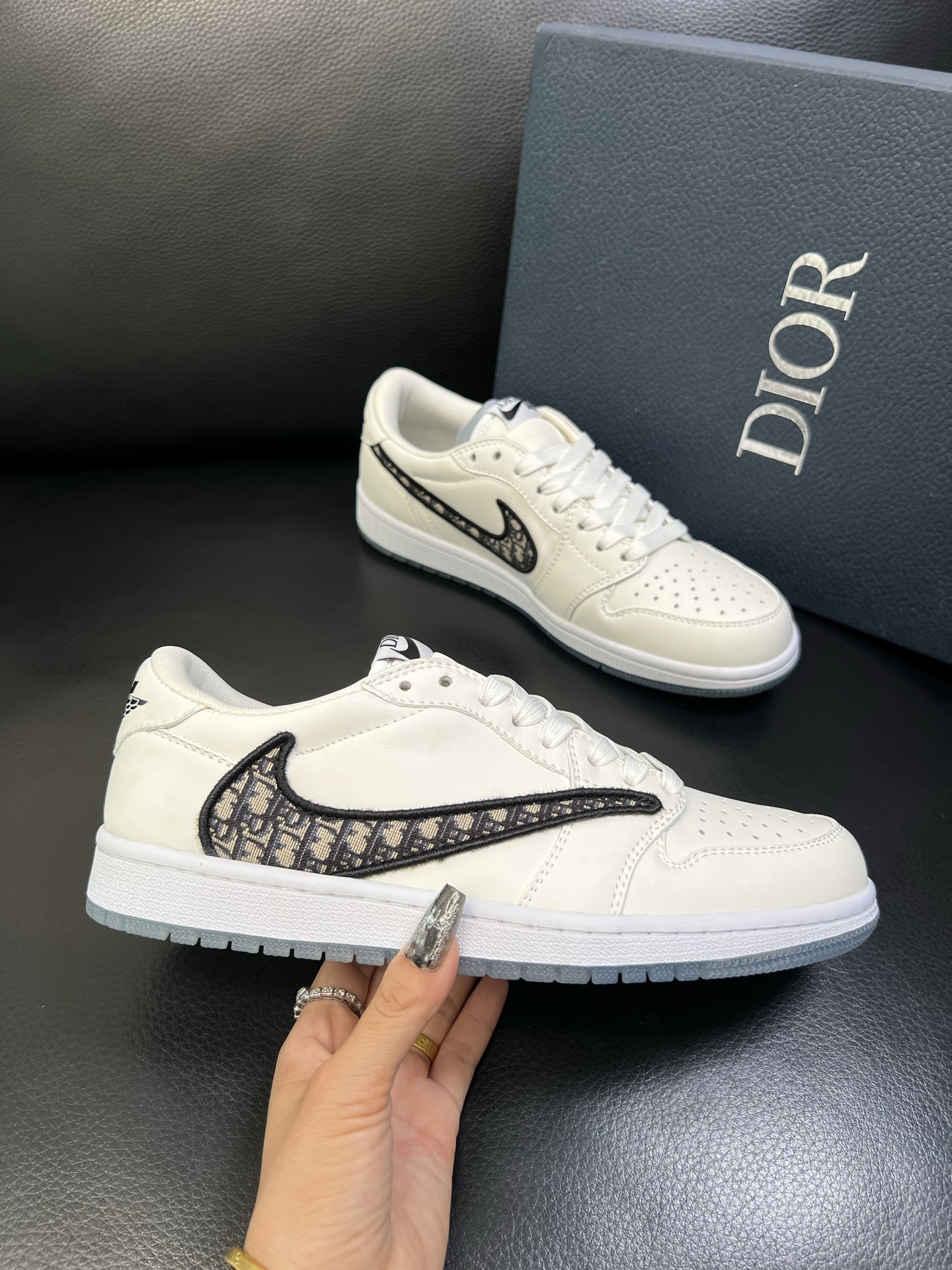 Dior X nike顶级工艺品 迪奥 专柜同步 原厂配置，意大利进口原版牛皮面料，透气舒适进口水染牛里