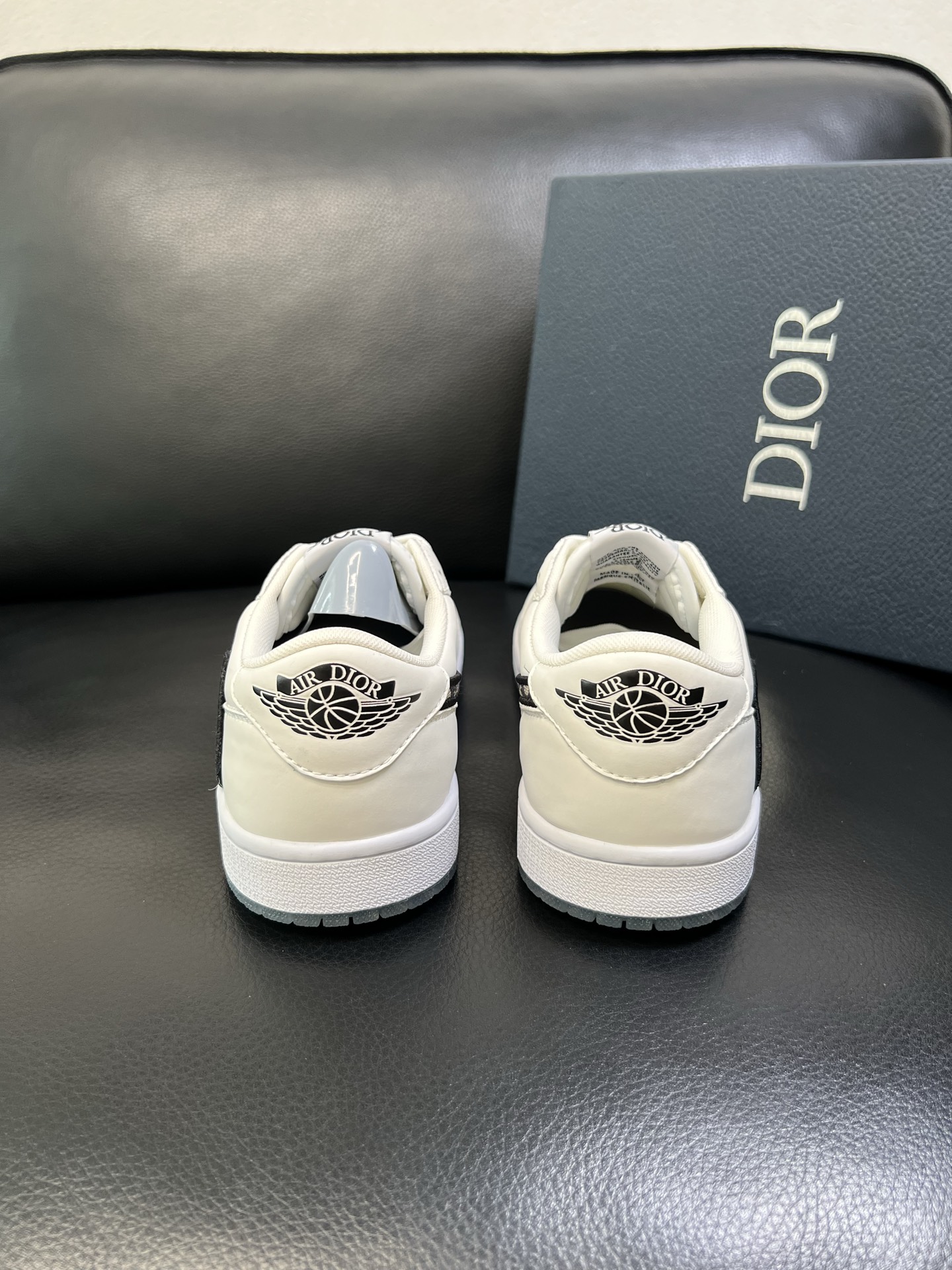 Dior X nike顶级工艺品 迪奥 专柜同步 原厂配置，意大利进口原版牛皮面料，透气舒适进口水染牛里
