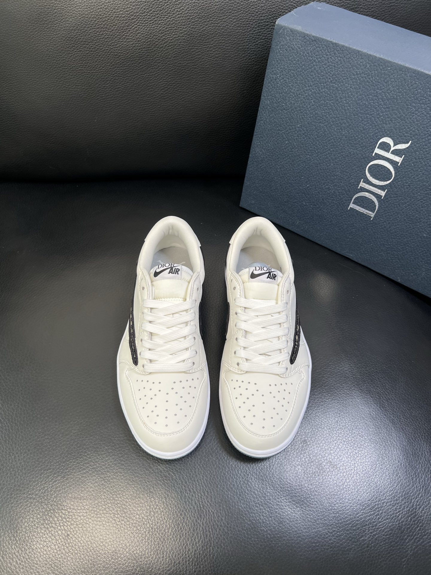 Dior X nike顶级工艺品 迪奥 专柜同步 原厂配置，意大利进口原版牛皮面料，透气舒适进口水染牛里