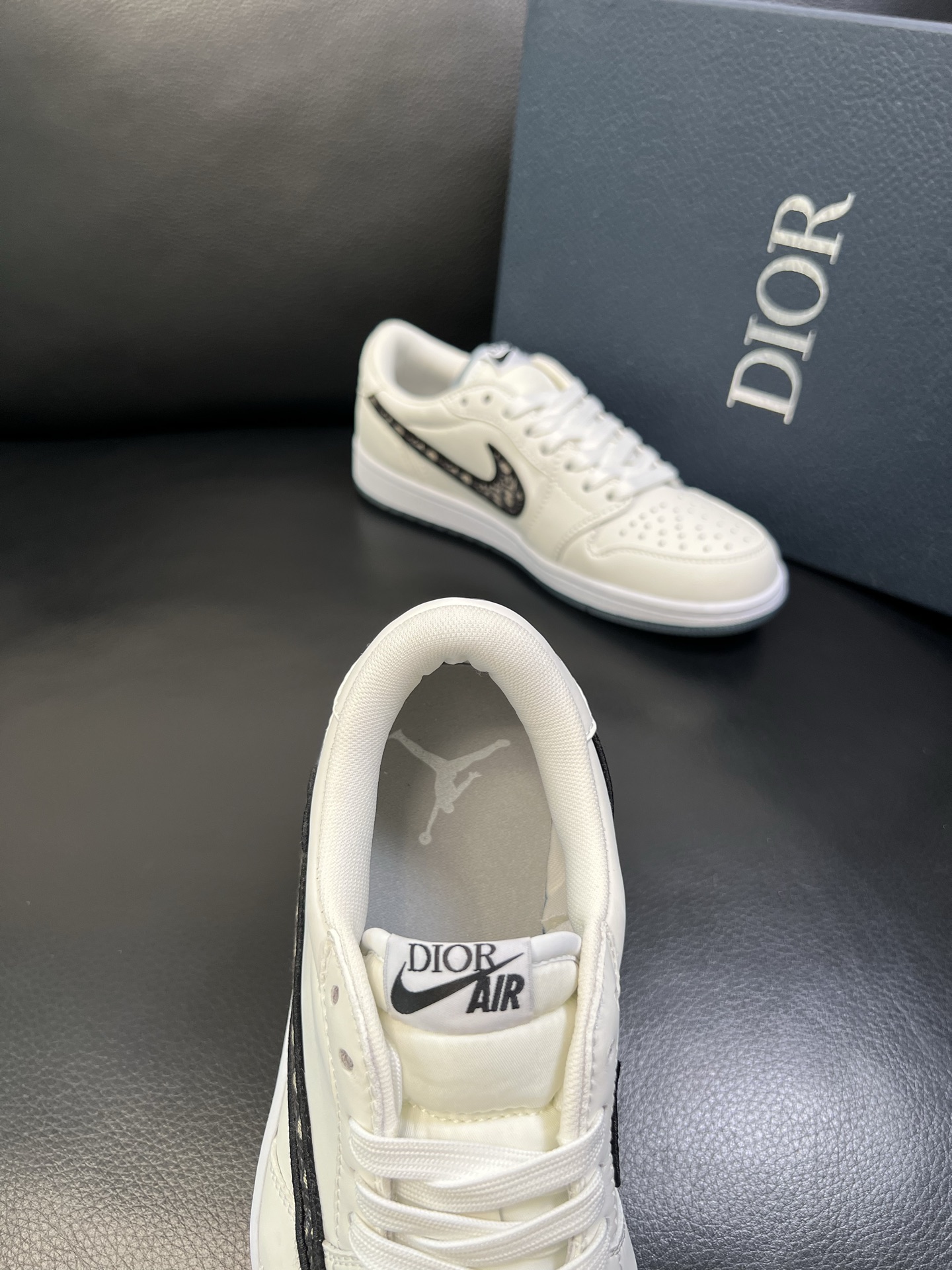 Dior X nike顶级工艺品 迪奥 专柜同步 原厂配置，意大利进口原版牛皮面料，透气舒适进口水染牛里