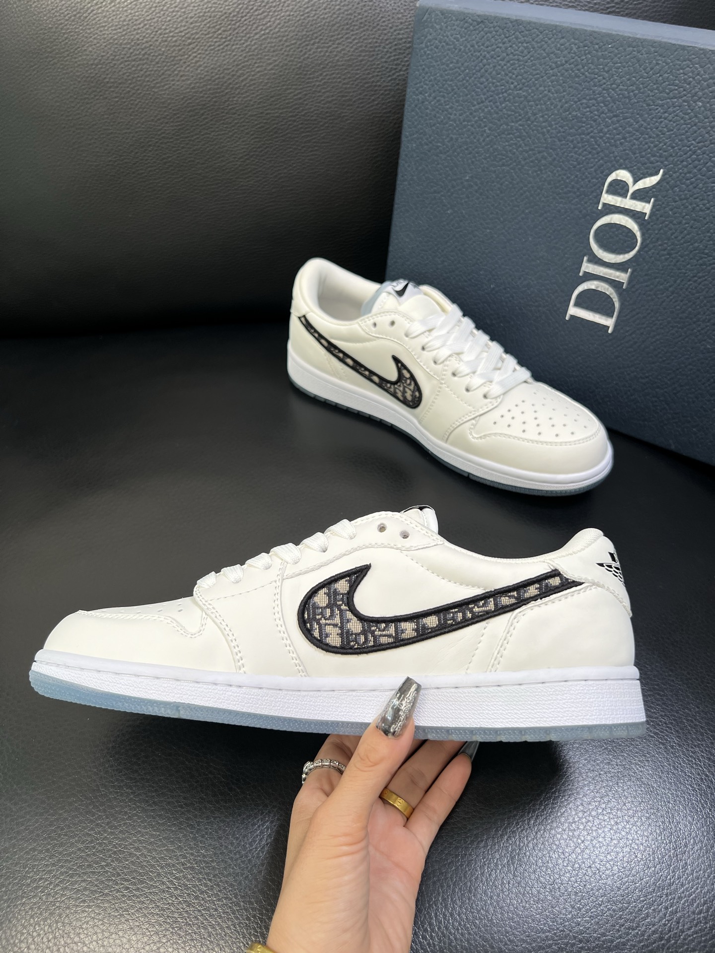 Dior X nike顶级工艺品 迪奥 专柜同步 原厂配置，意大利进口原版牛皮面料，透气舒适进口水染牛里