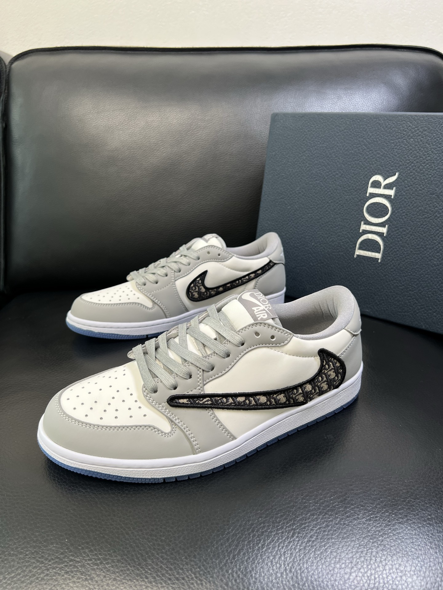 Dior X nike顶级工艺品 迪奥 专柜同步 原厂配置，意大利进口原版牛皮面料，透气舒适进口水染牛里