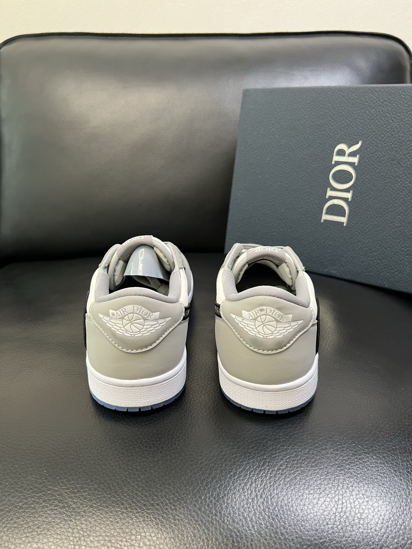 Dior X nike顶级工艺品 迪奥 专柜同步 原厂配置，意大利进口原版牛皮面料，透气舒适进口水染牛里