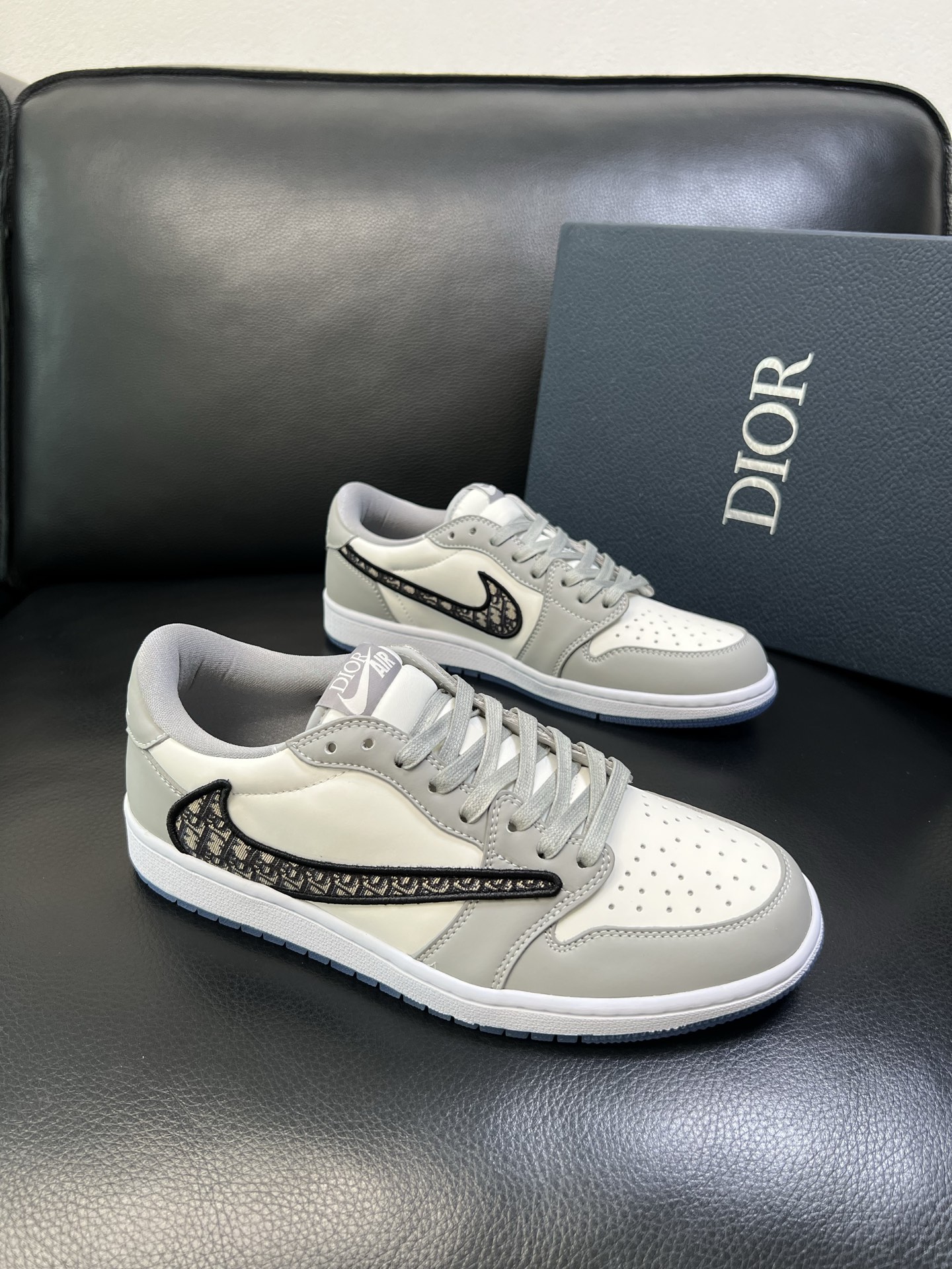 Dior X nike顶级工艺品 迪奥 专柜同步 原厂配置，意大利进口原版牛皮面料，透气舒适进口水染牛里