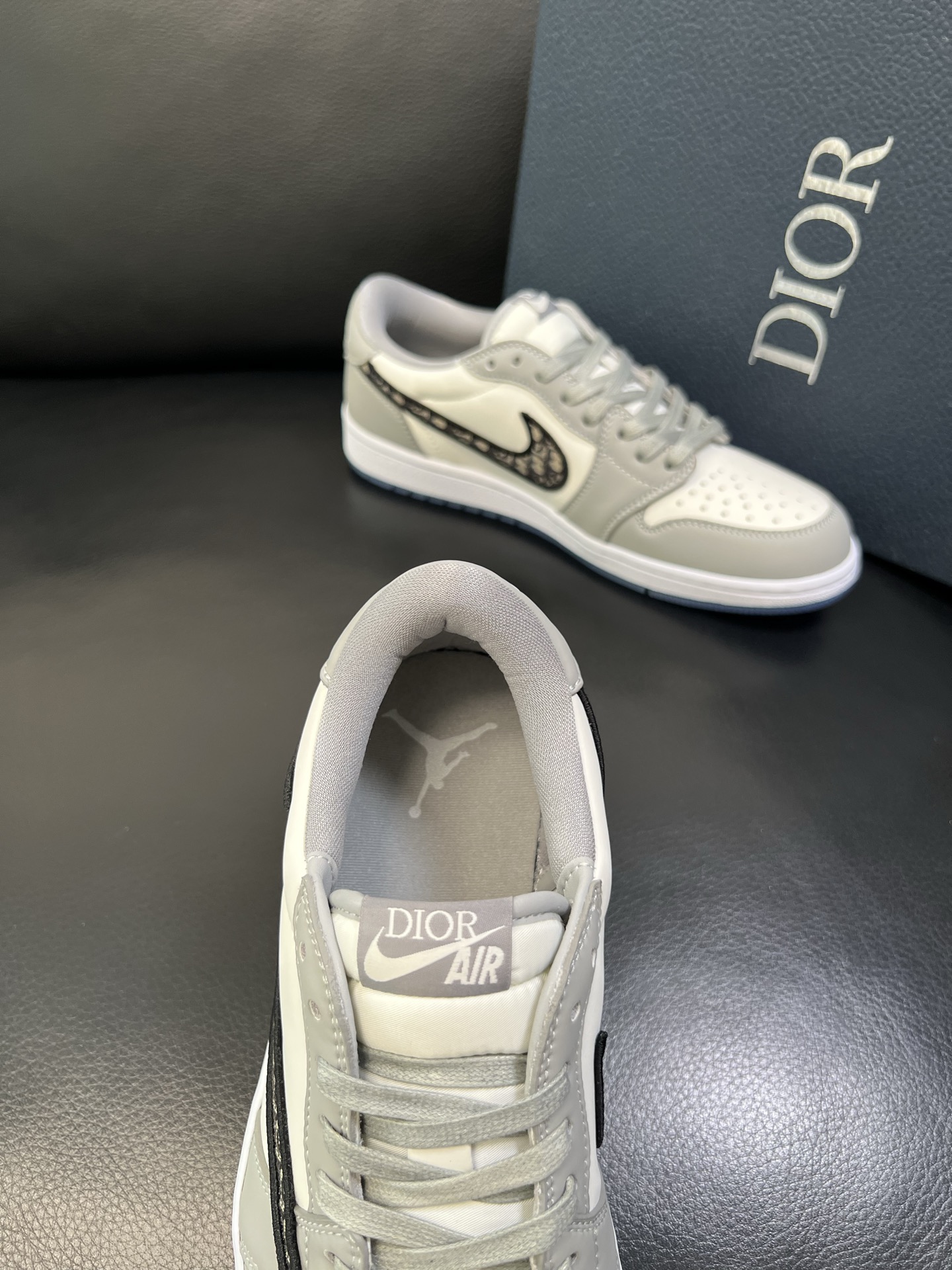 Dior X nike顶级工艺品 迪奥 专柜同步 原厂配置，意大利进口原版牛皮面料，透气舒适进口水染牛里