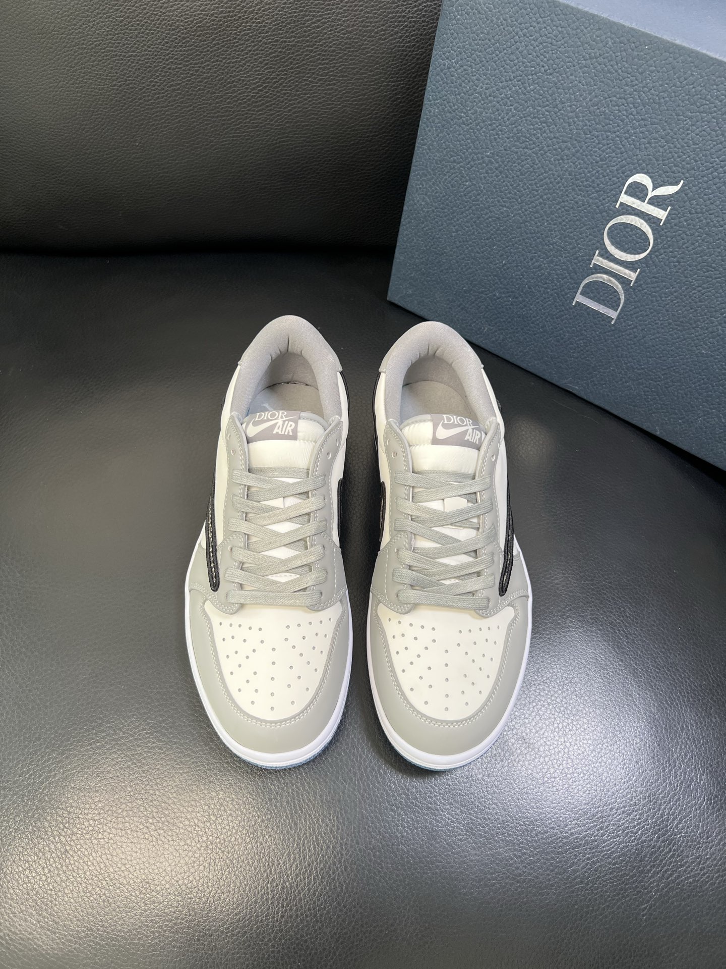 Dior X nike顶级工艺品 迪奥 专柜同步 原厂配置，意大利进口原版牛皮面料，透气舒适进口水染牛里
