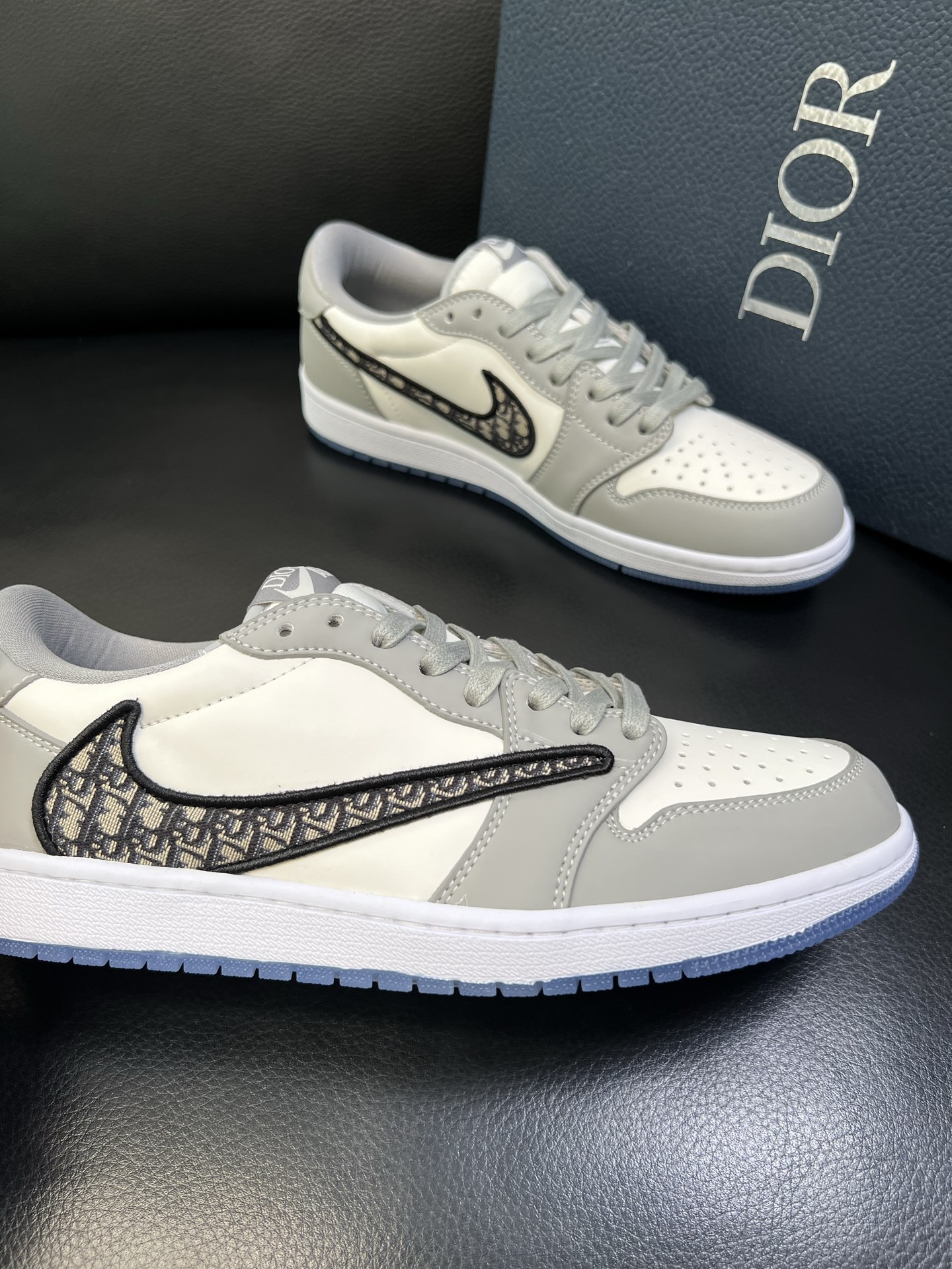 Dior X nike顶级工艺品 迪奥 专柜同步 原厂配置，意大利进口原版牛皮面料，透气舒适进口水染牛里