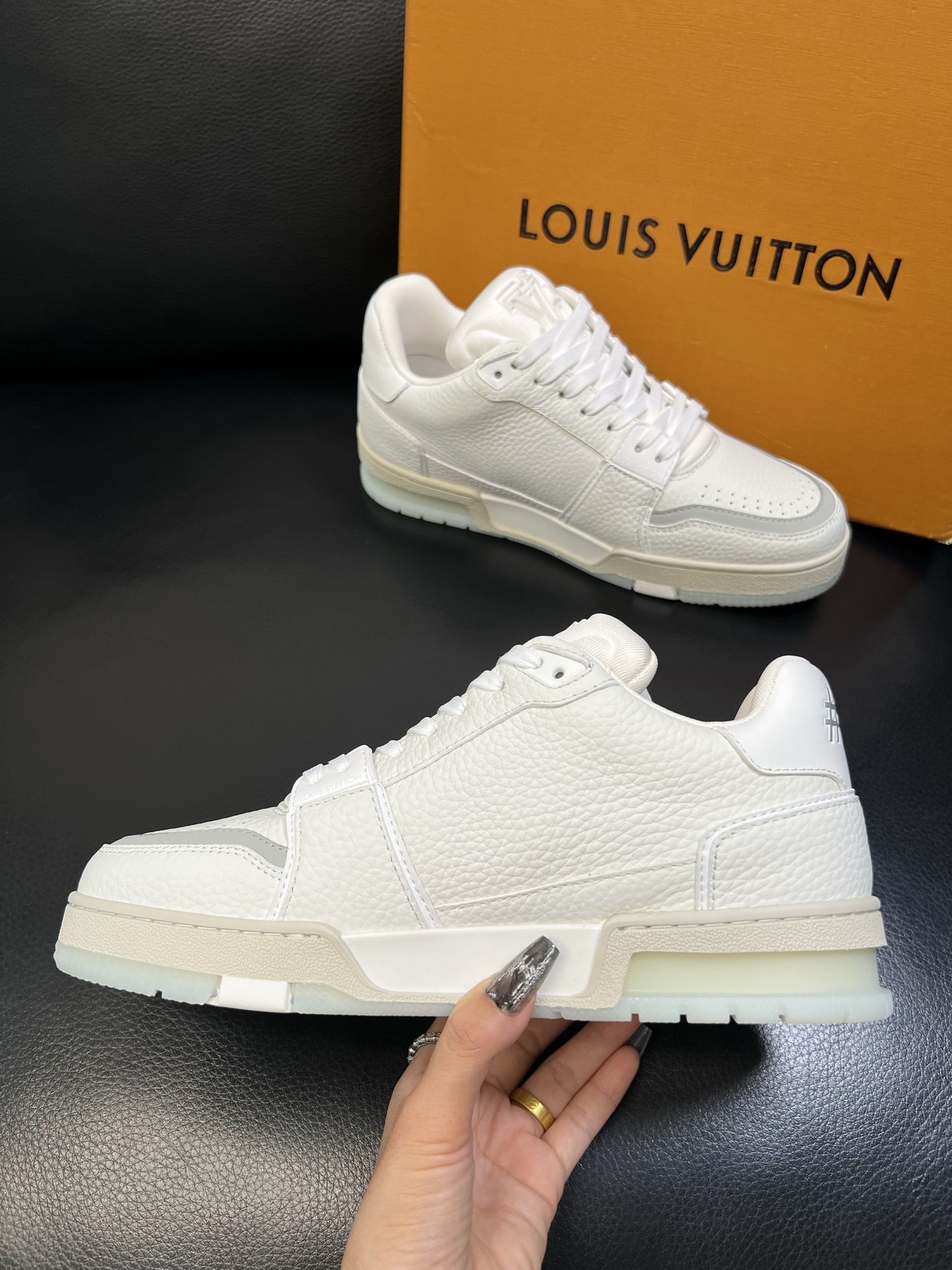 Lv 顶级代购 路易威登，运动板鞋专柜同步，鞋面意大利进口，高品质拼接缤纷色彩复杂工艺品，进口网布里垫柔