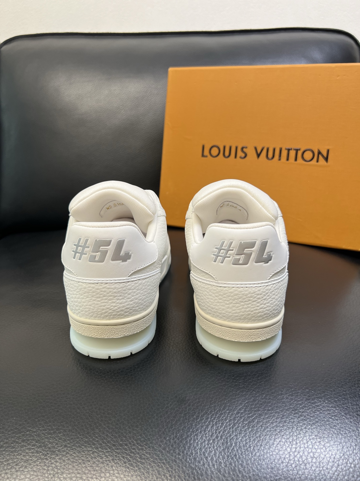 Lv 顶级代购 路易威登，运动板鞋专柜同步，鞋面意大利进口，高品质拼接缤纷色彩复杂工艺品，进口网布里垫柔