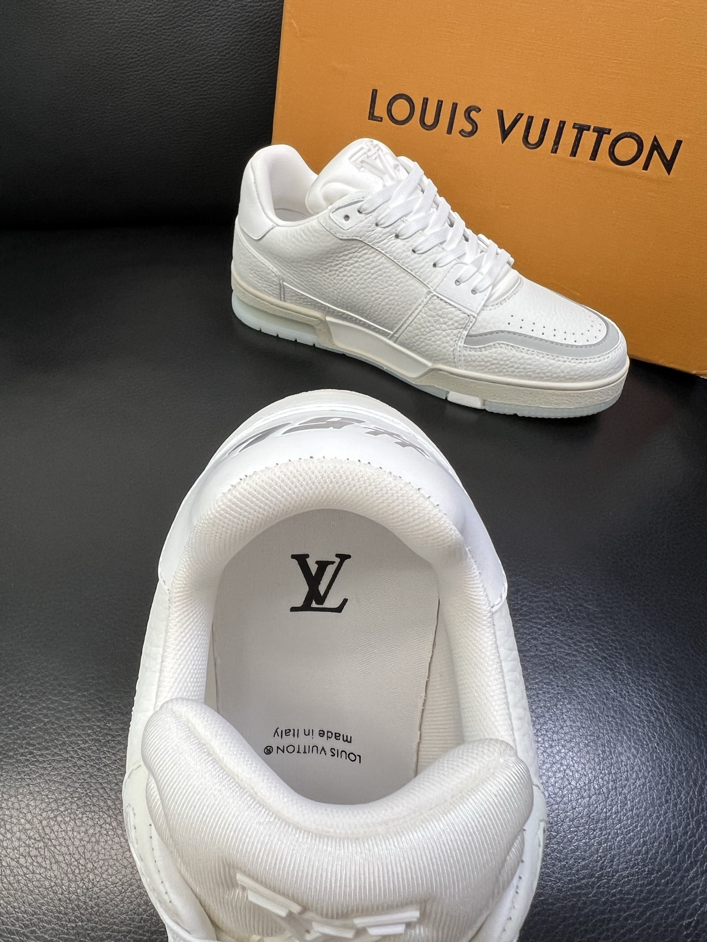 Lv 顶级代购 路易威登，运动板鞋专柜同步，鞋面意大利进口，高品质拼接缤纷色彩复杂工艺品，进口网布里垫柔