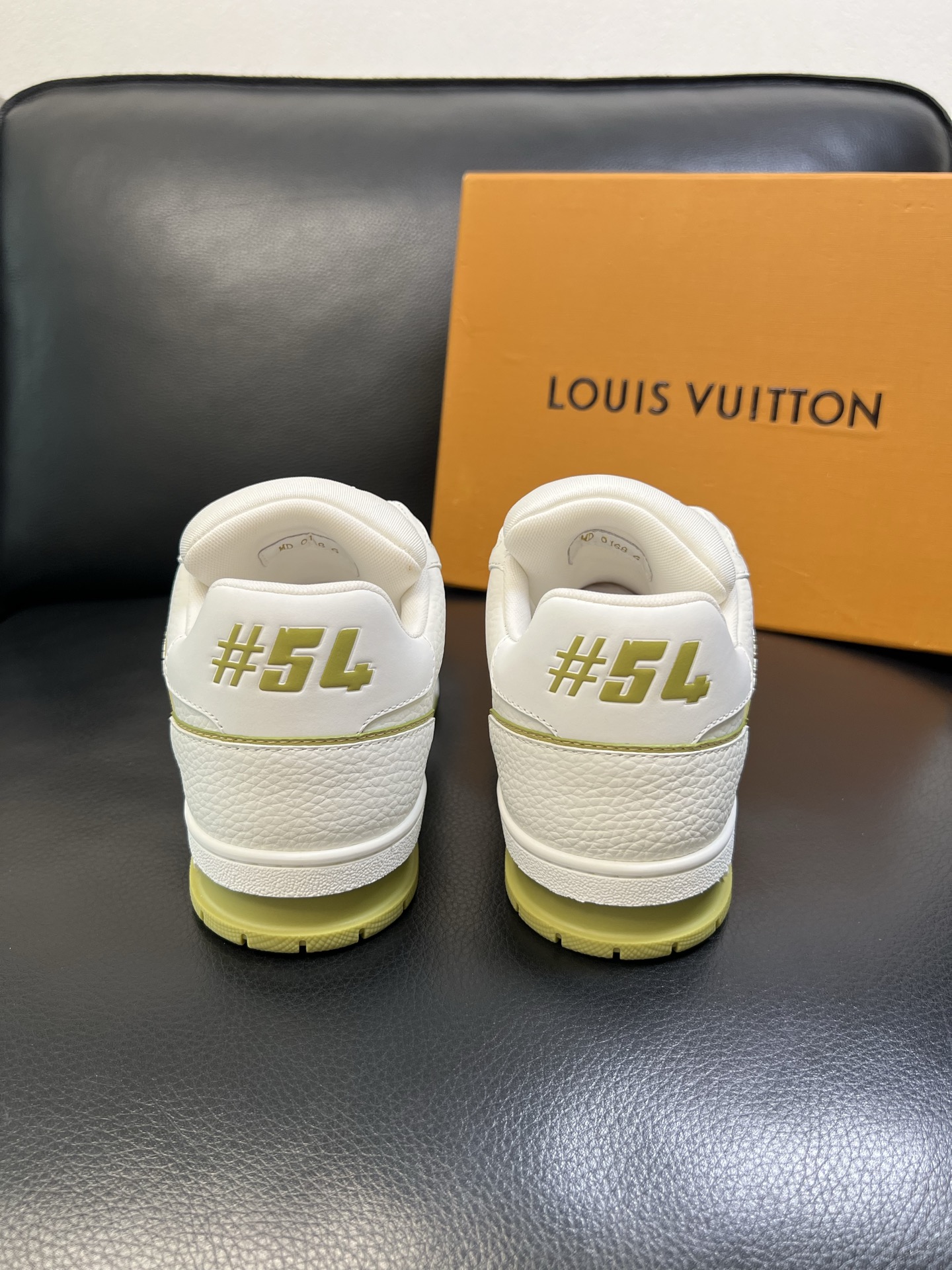Lv 顶级代购 路易威登，运动板鞋专柜同步，鞋面意大利进口，高品质拼接缤纷色彩复杂工艺品，进口网布里垫柔