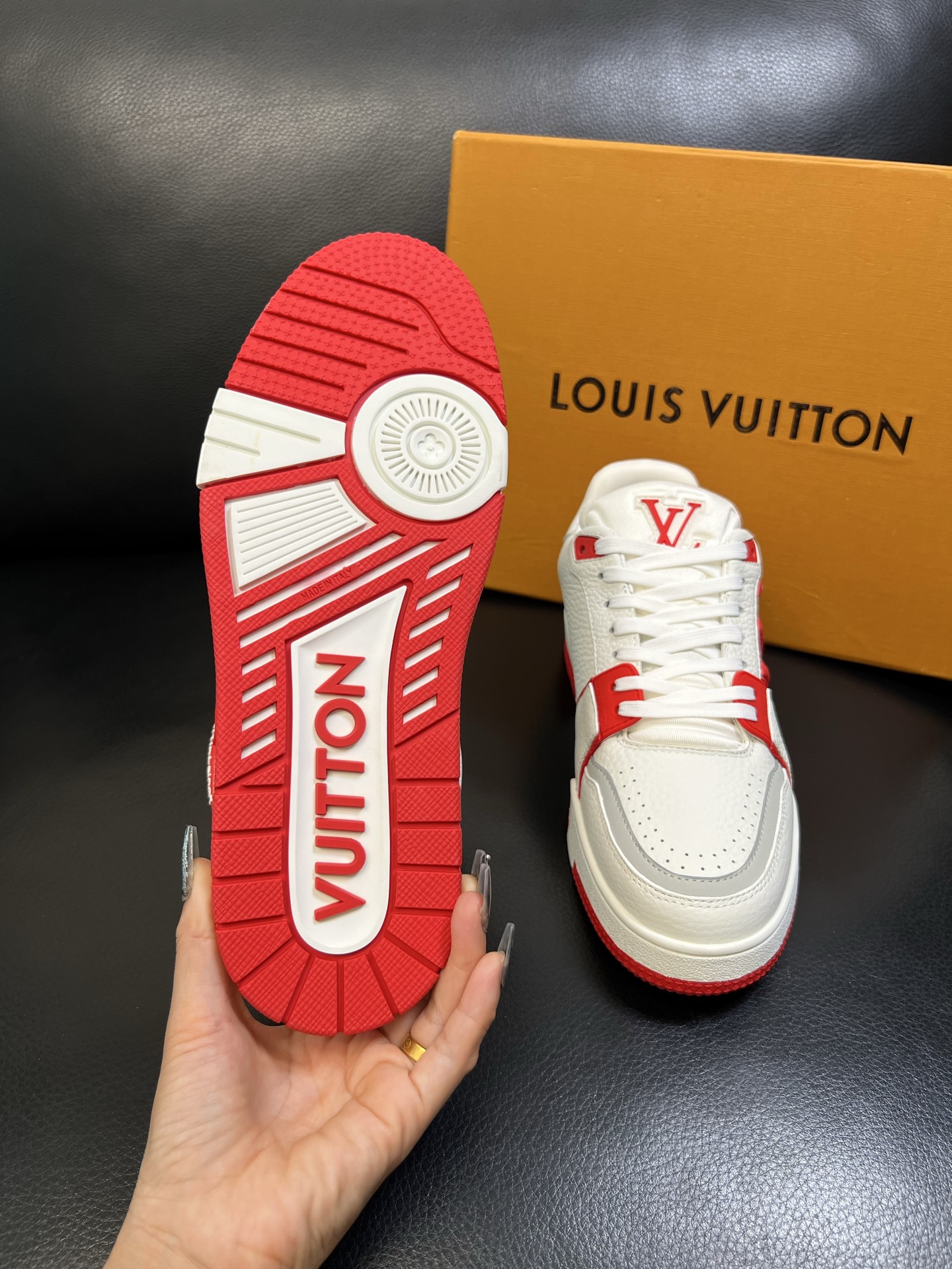Lv 顶级代购 路易威登，运动板鞋专柜同步，鞋面意大利进口，高品质拼接缤纷色彩复杂工艺品，进口网布里垫柔