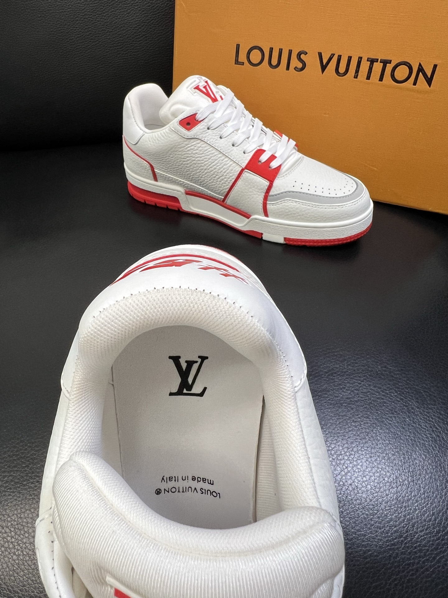 Lv 顶级代购 路易威登，运动板鞋专柜同步，鞋面意大利进口，高品质拼接缤纷色彩复杂工艺品，进口网布里垫柔